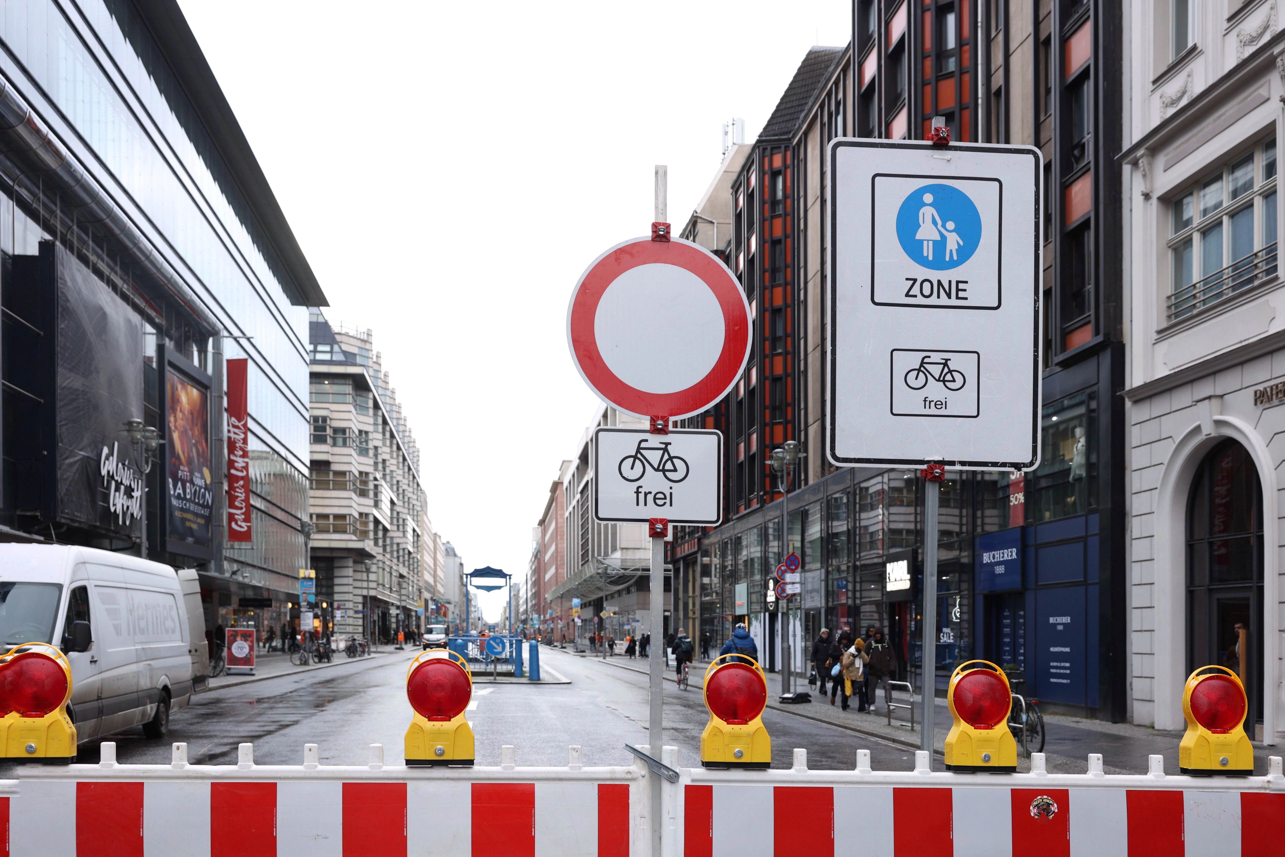 0.01.2023, Berlin - Deutschland. Die Friedrichstraße ist seit heute zwischen Französischer und Leipziger Straße wieder autofrei.
