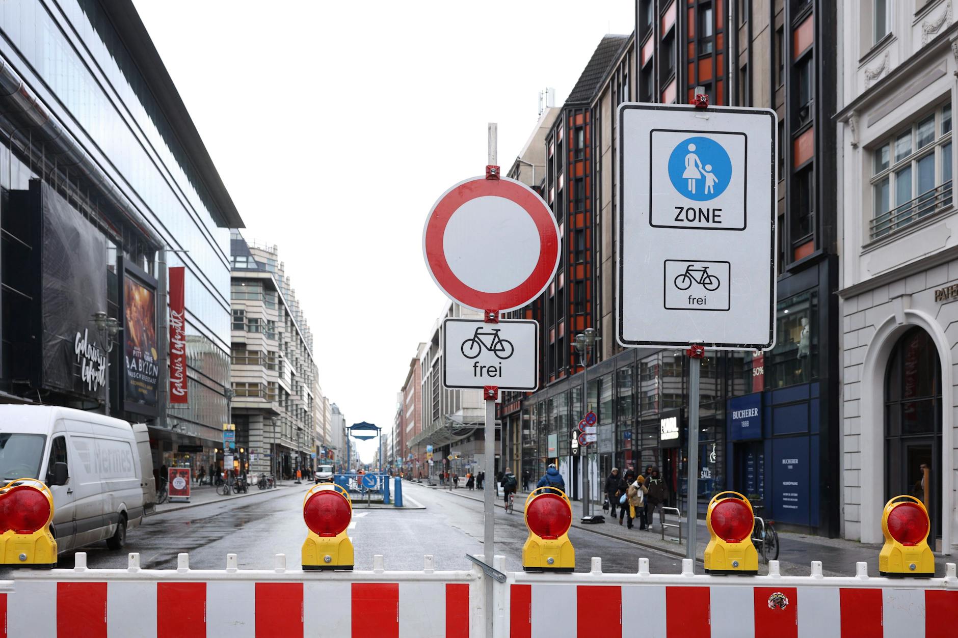 0.01.2023, Berlin - Deutschland. Die Friedrichstraße ist seit heute zwischen Französischer und Leipziger Straße wieder autofrei.