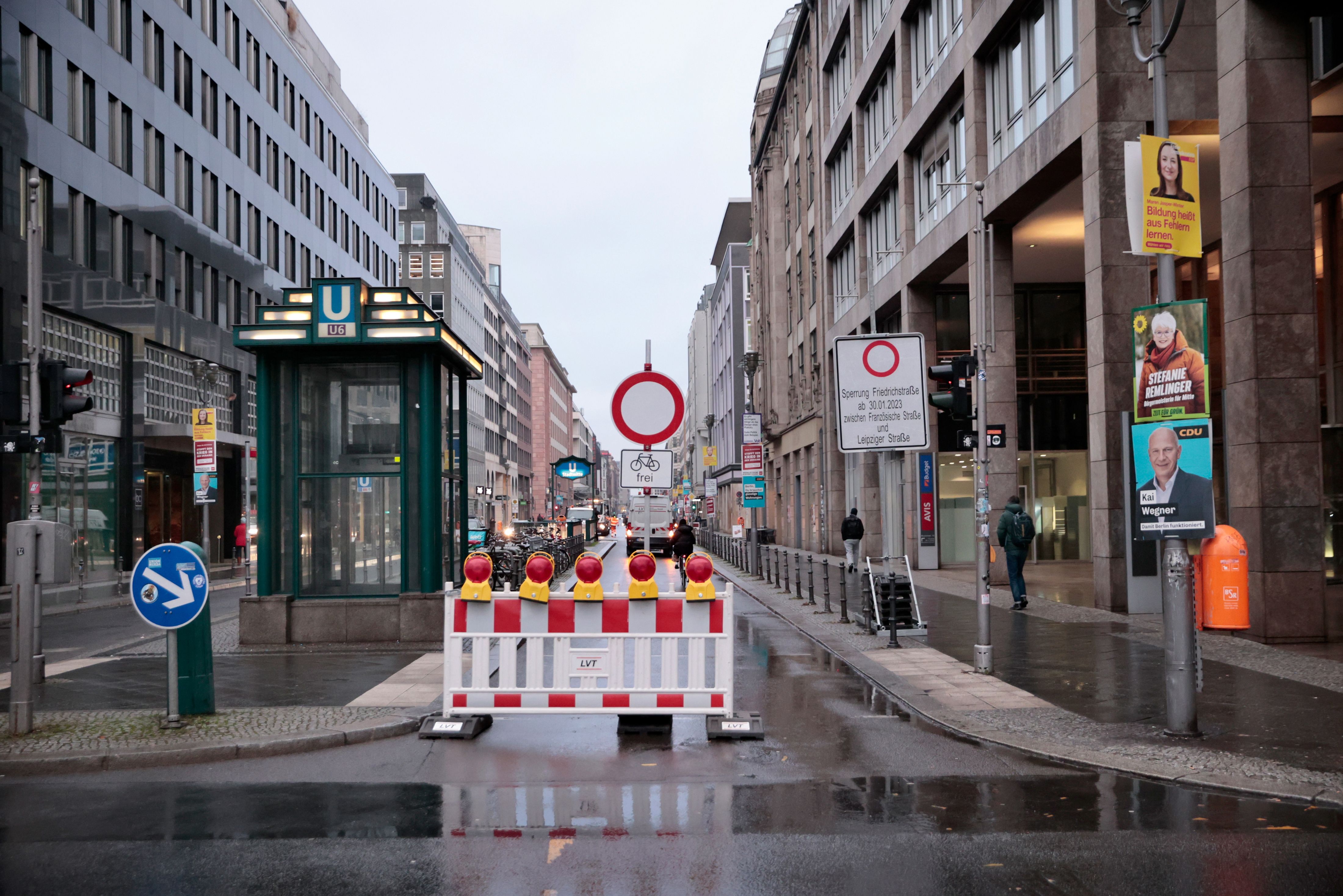 Image - Dafür oder dagegen? Zwei KURIER-Redakteure streiten darüber, ob die dauerhafte Sperrung der Berliner Friedrichstraße für Autos Sinn macht