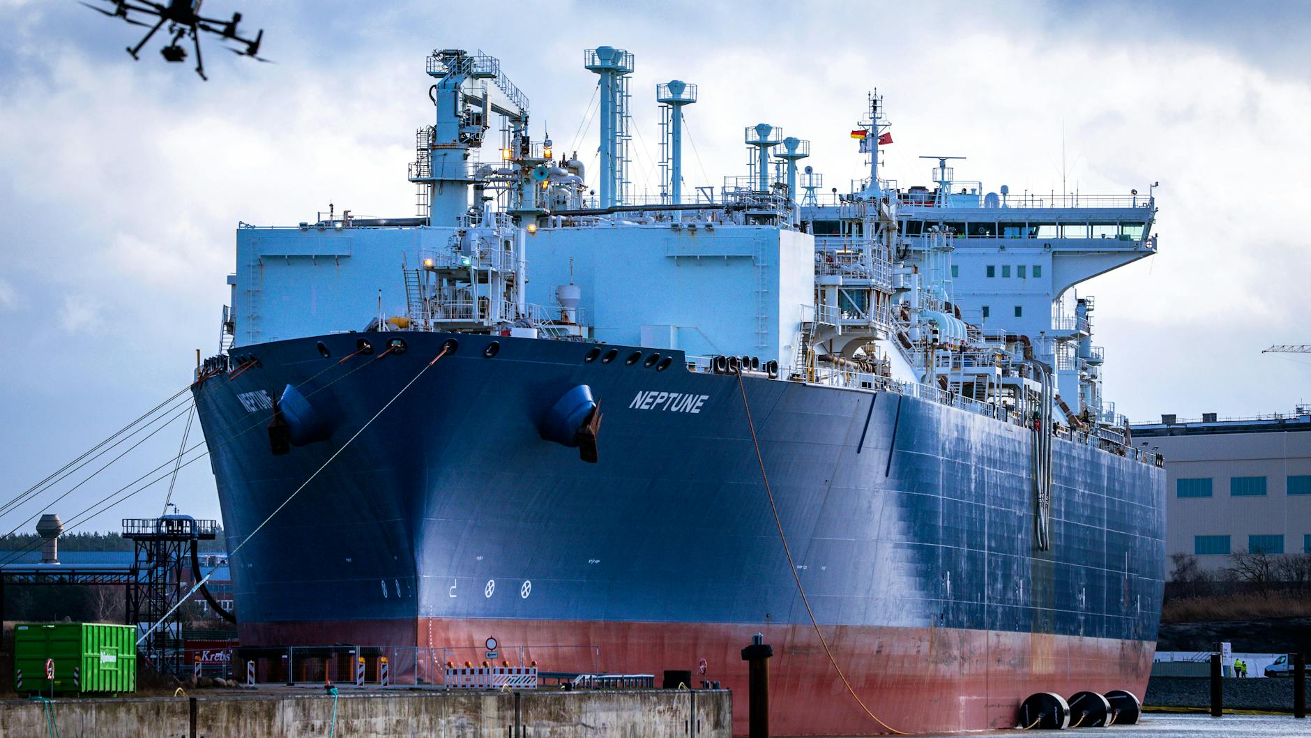 Auf der Neptune in Lubmin wird das per Schiff gelieferte, tiefgekühlte Flüssiggas „aufgetaut“.