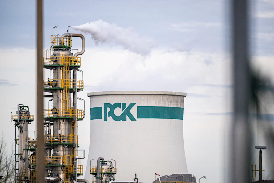 Anlagen zur Rohölverarbeitung auf dem Gelände der PCK-Raffinerie GmbH in Schwedt.  