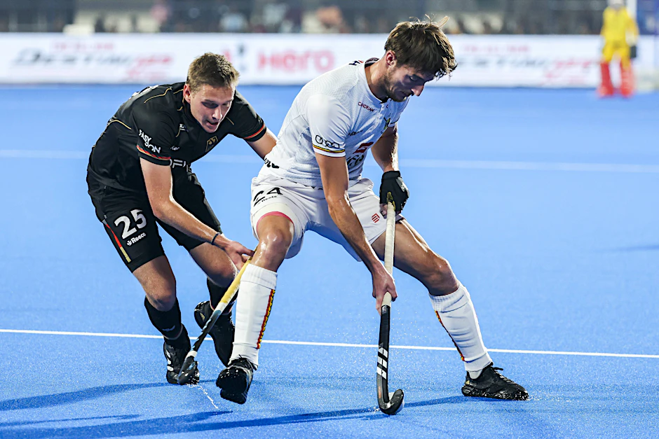 Der Köthener Hannes Wulf Müller (l.) verwandelte im Shootout des Endspiels um den Weltmeistertitel gegen Belgien einen Penalty.