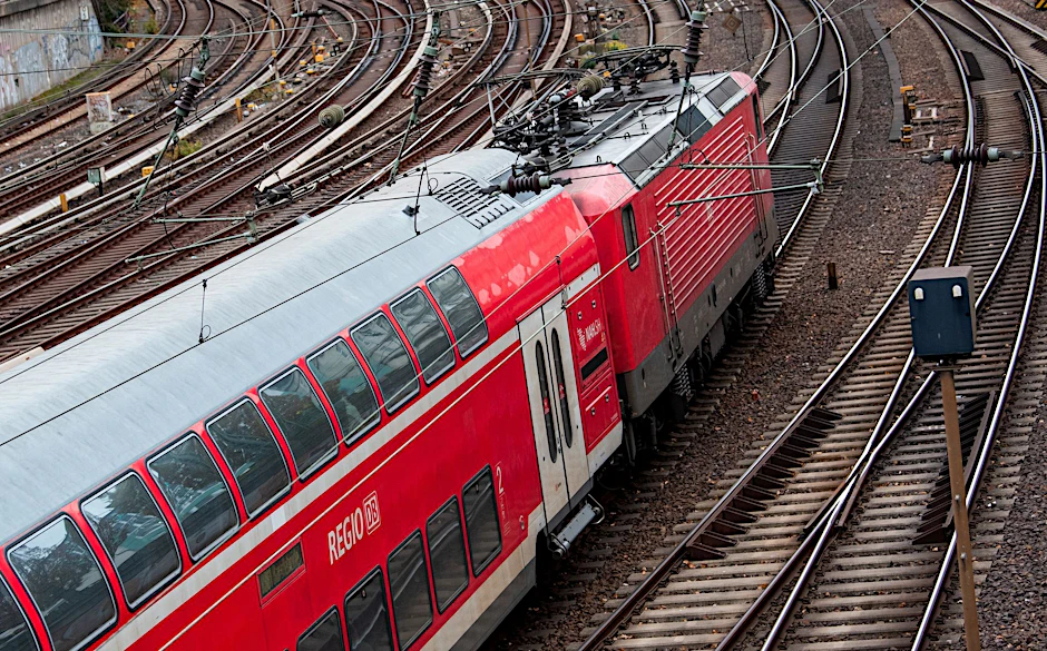 ARCHIV - Der Nachfolger des 9-Euro-Tickets - das 49-Euro-Ticket - soll zum 1. Mai 2023 kommen.  
