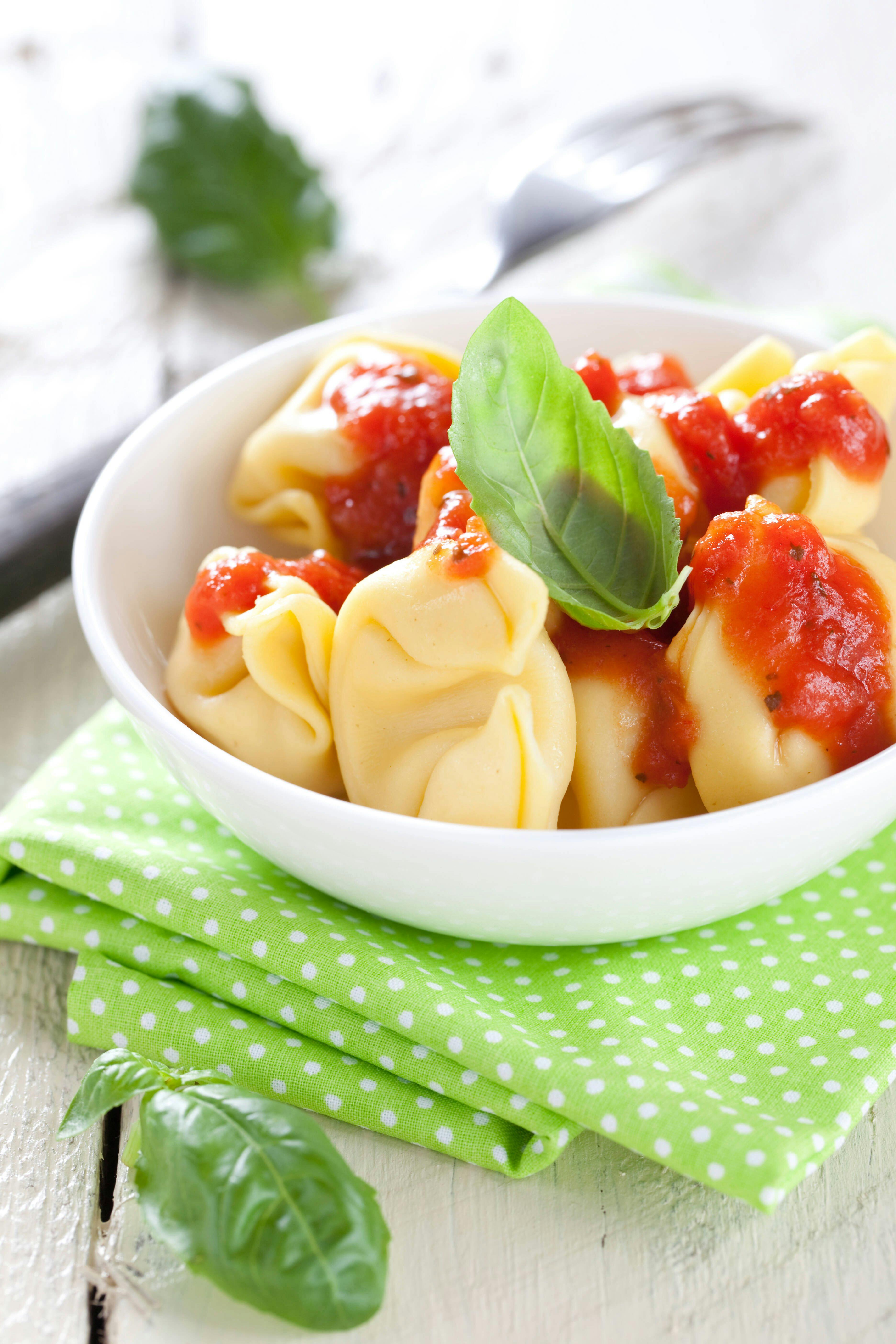 Lecker, einfach, günstig: Rezept für Tortellini mit Tomatensoße – der ...