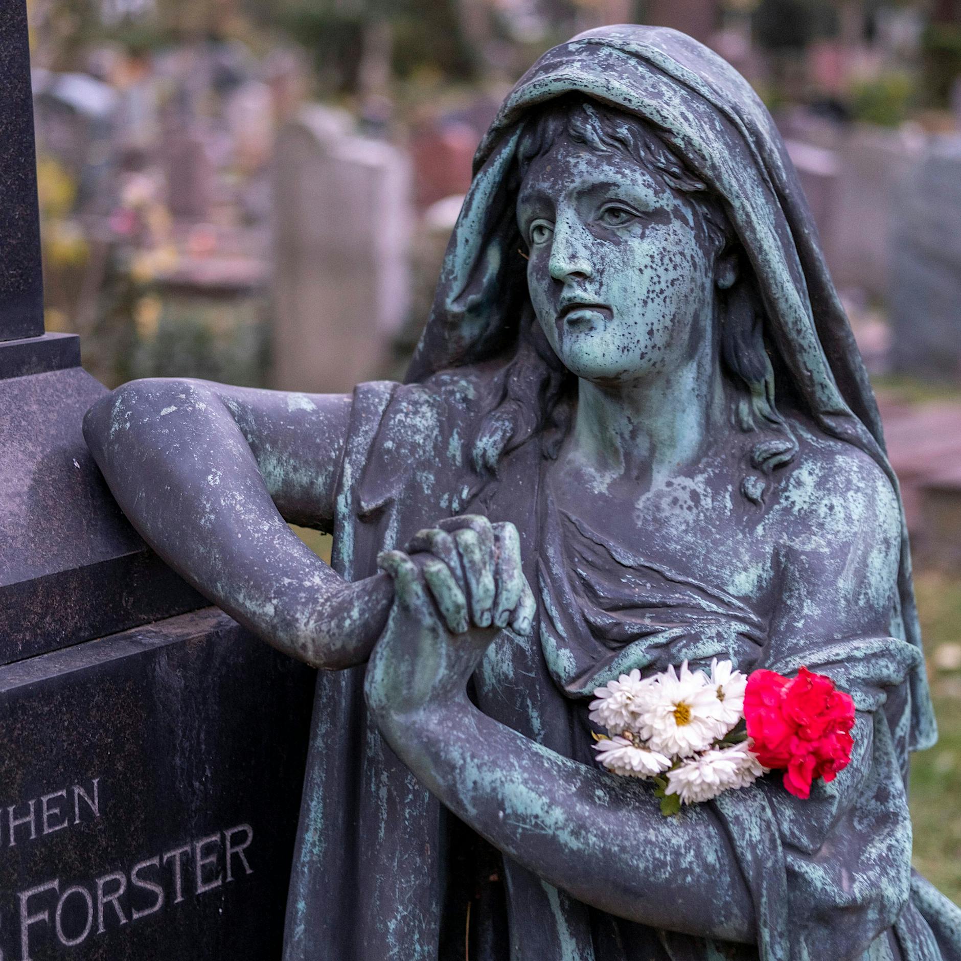 Warum Berliner wochenlang auf Sterbeurkunden warten müssen