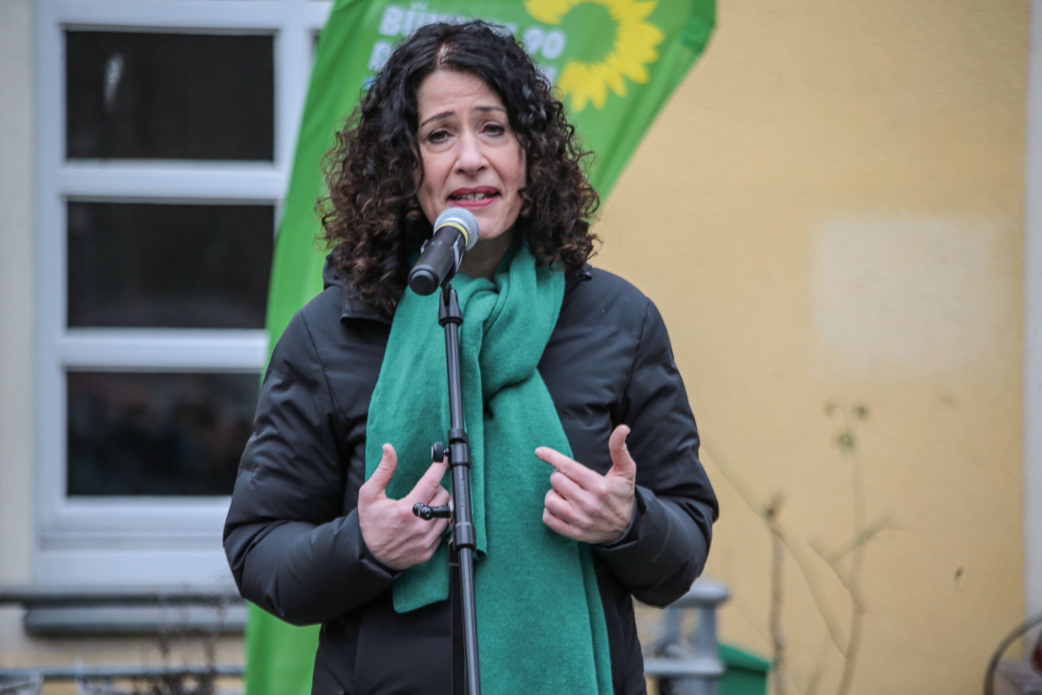 Ab 2030 nur noch E-Autos in Berlin? Bettina Jarasch macht sich gerade – und die anderen Spitzenkandidaten?