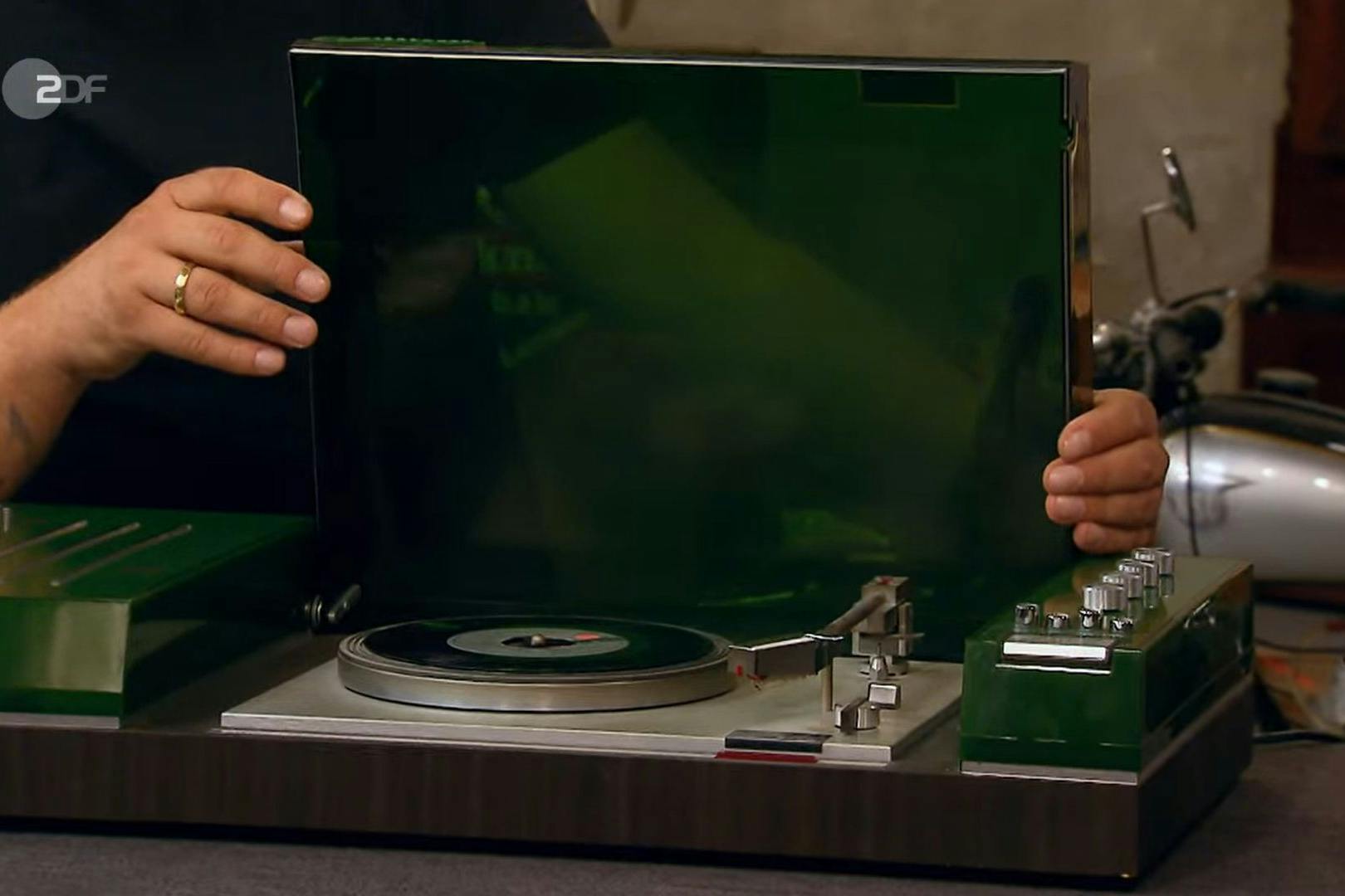 Für Nostalgiker - Technik aus längst vergangenen Zeiten bei Bares für Rares.