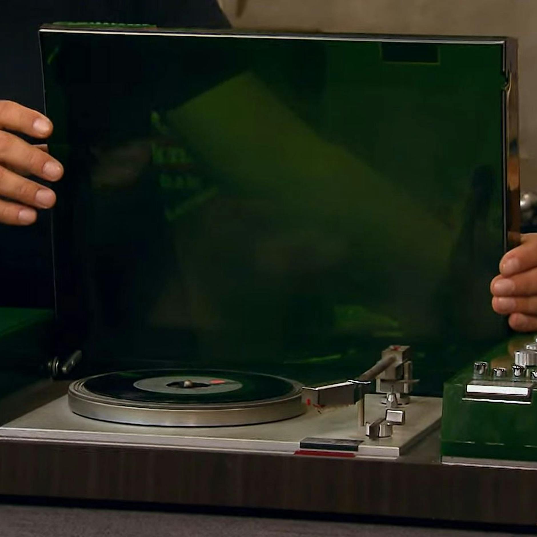 Bittere Enttäuschung bei „Bares für Rares“! Ehepaar will teure Retro-Technik verkaufen – doch für die Händler ist es Müll ...