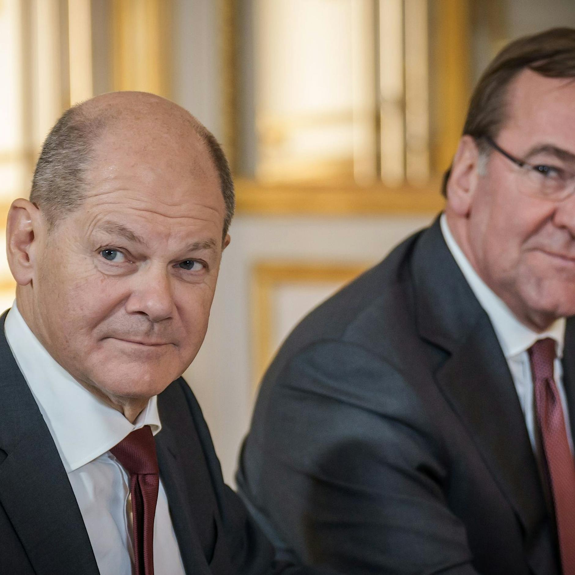 Scholz und Pistorius gegen Debatte um Kampfflugzeuge