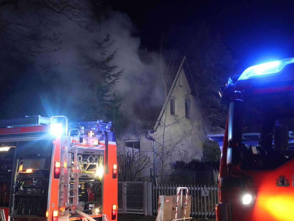 Berlin-Köpenick: Mensch stirbt nach Feuer in Einfamilienhaus