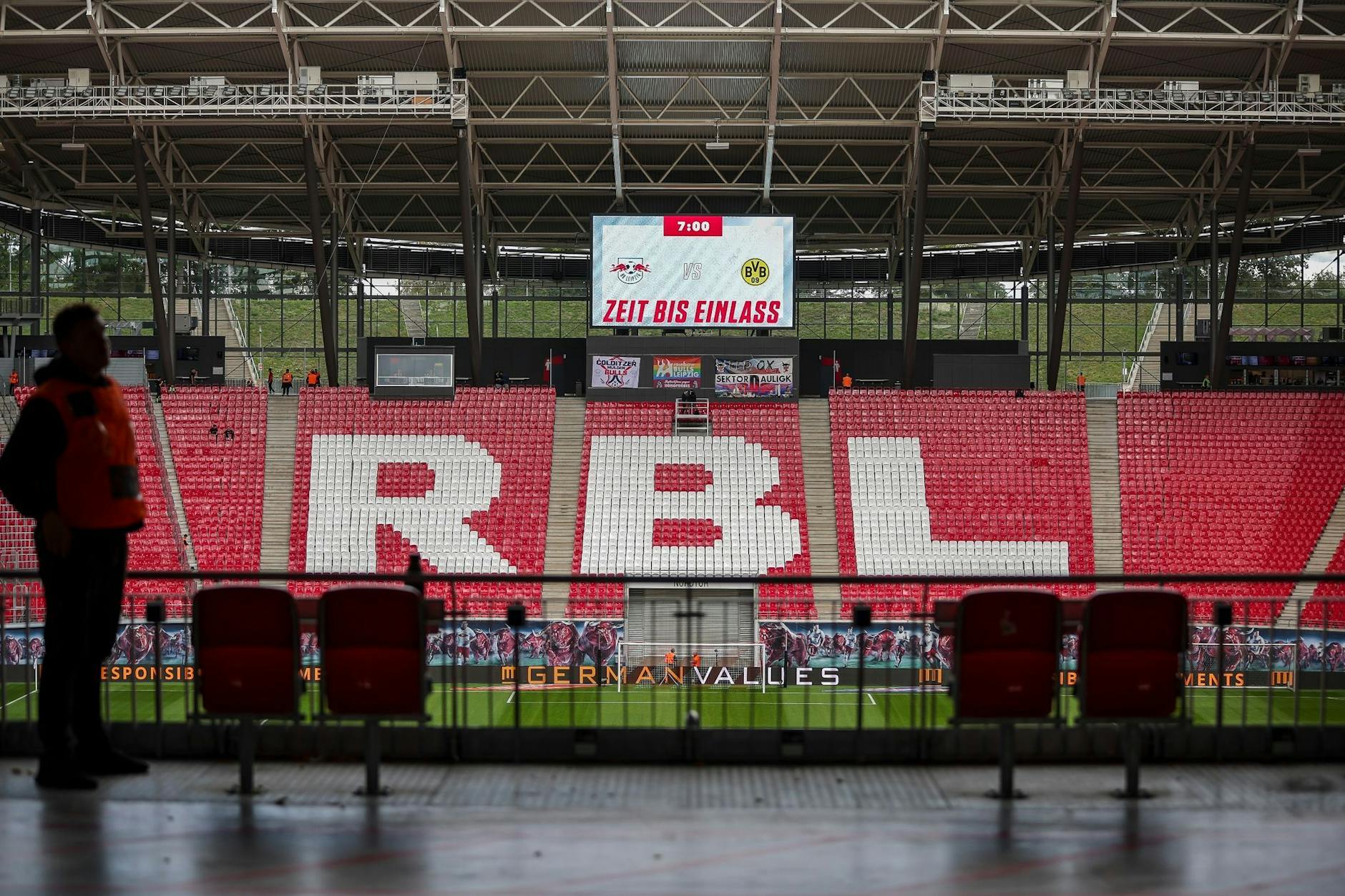 ARCHIV - In der VBL Club Championship setzen die FIFA-Profis von RB Leipzig den Kurs auf Titelverteidigung.