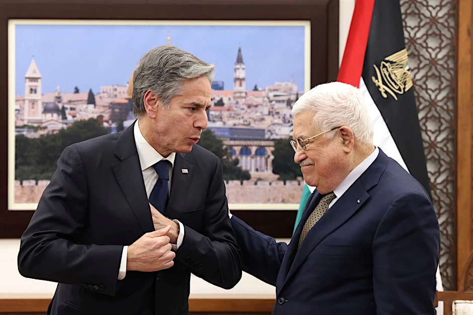 US-Außenminister Antony Blinken (l.) im Gespräch mit Palästinenserpräsident Mahmud Abbas.  