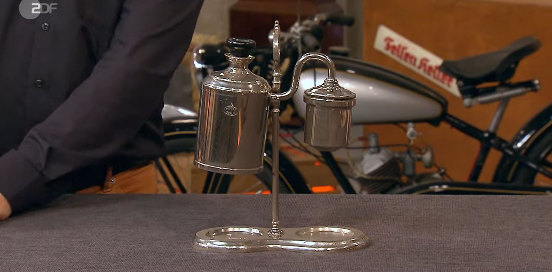 Image - DIESES rätselhafte Fragment bei „Bares für Rares“ macht die Händler stutzig: Was stimmt hier nicht?