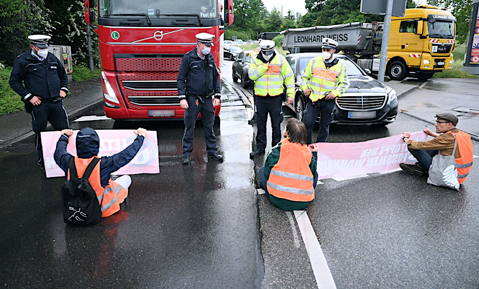 Ein Protestaktion der Letzten Generation in Stuttgart im vergangenen Jahr