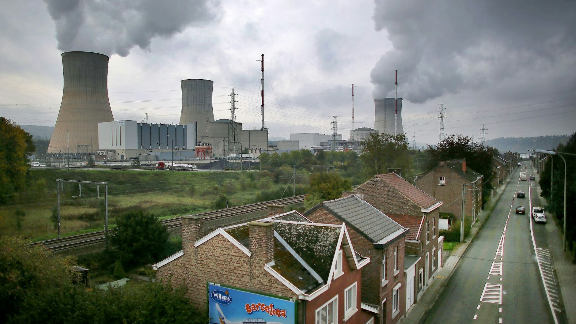 Das belgische Atomkraftwerk Tihange in Huy, 60 Kilometer von Aachen entfernt.&nbsp; Anfang Februar war einer von drei Reaktoren dort abgeschaltet worden. Weitere drei befinden sich im AKW Doel bei Antwerpen.