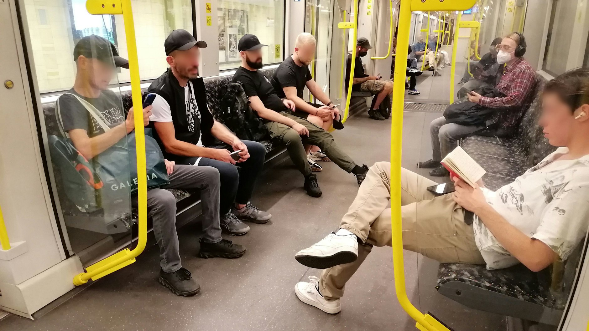 Obwohl in den Öffis Maskenpflicht herrscht, halten sich in Berlin zuletzt immer weniger Leute daran.