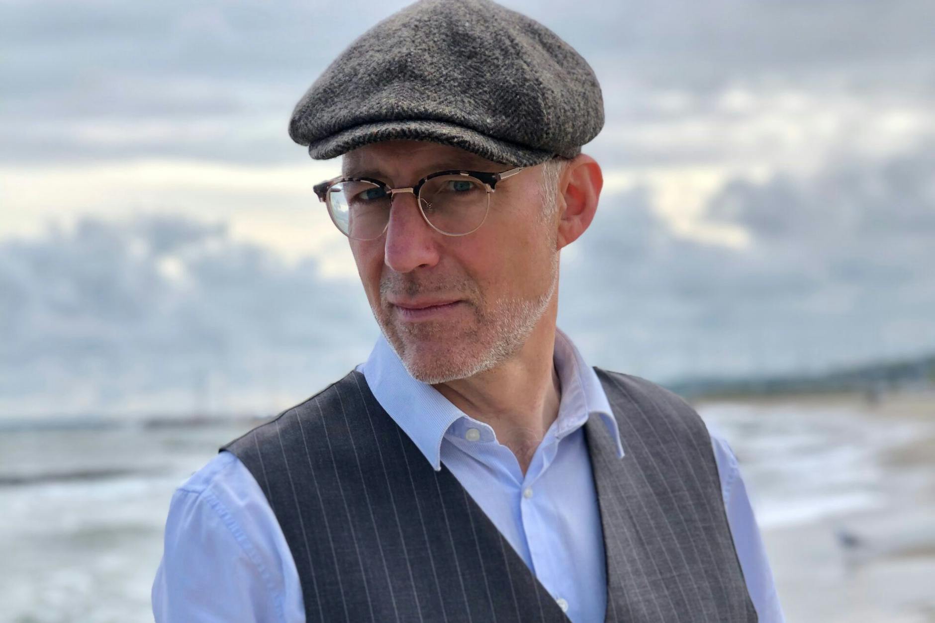 Ewald Arenz hat als Schriftsteller Erfolg und arbeitet weiterhin als Lehrer am Gymnasium.