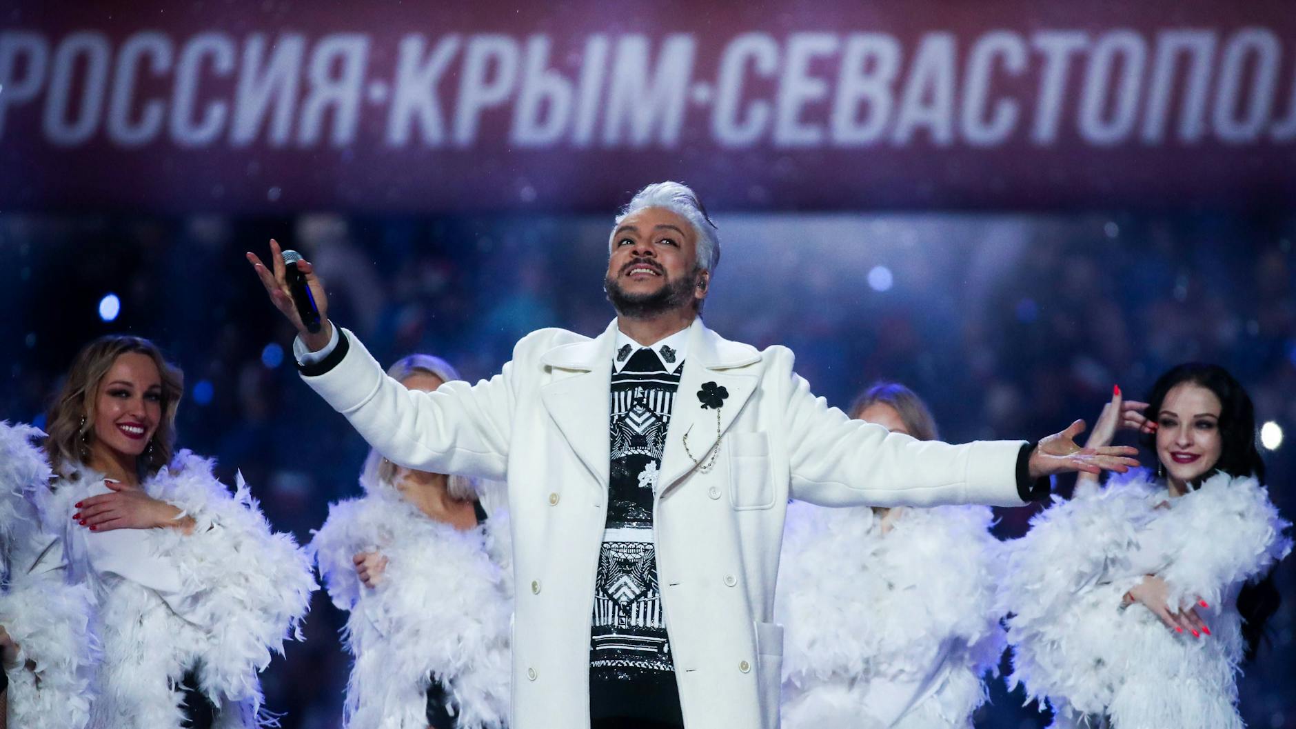 Kirkorow trat auch auf Propagandaveranstaltungen des Putin-Regimes zur Jahresfeier der Besatzung der Krim auf.