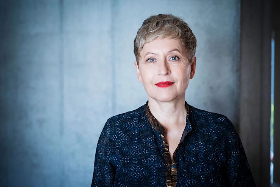 Ulrike Draesner: Dichterin, Erzählerin, Übersetzerin, Literaturprofessorin. Sie lebt in Berlin.&nbsp;