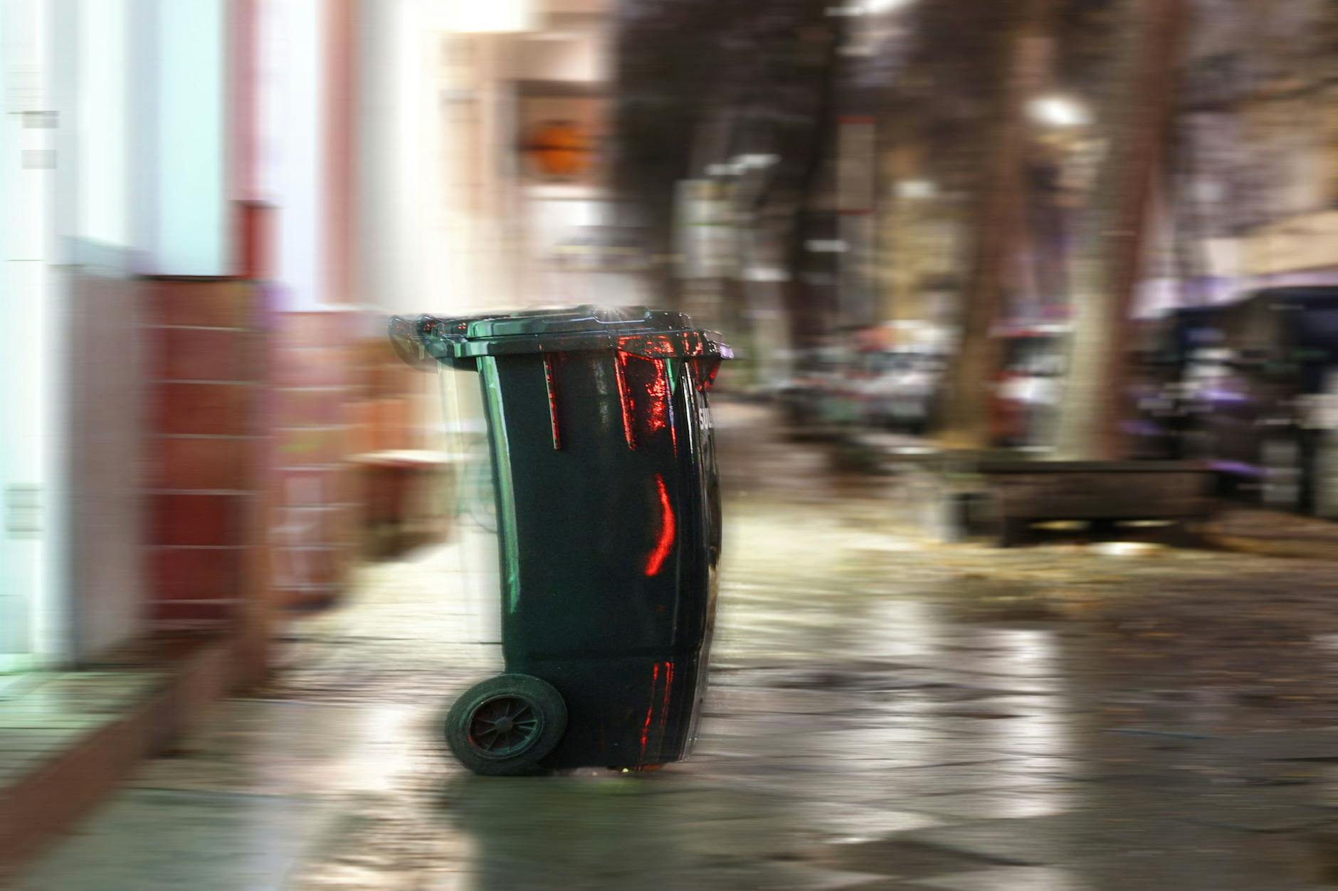 SULO-Y flitzt über den Gehweg der Weserstraße (zugegeben: Photoshop gaukelt hohe Geschwindigkeit vor).