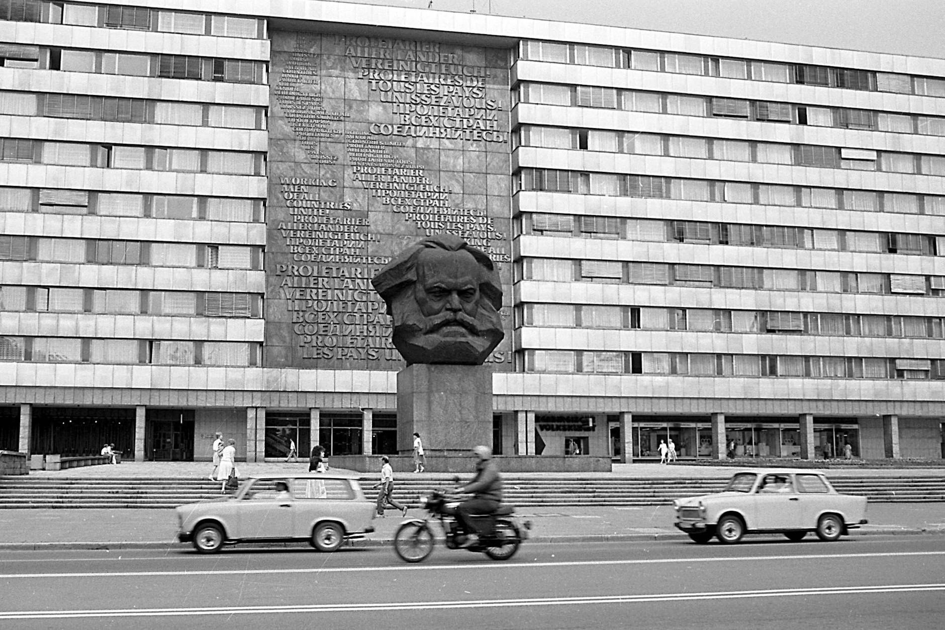 August 1988: Noch ahnt nicht mal der „Nischel“, was aus Karl-Marx-Stadt bald werden sollte.