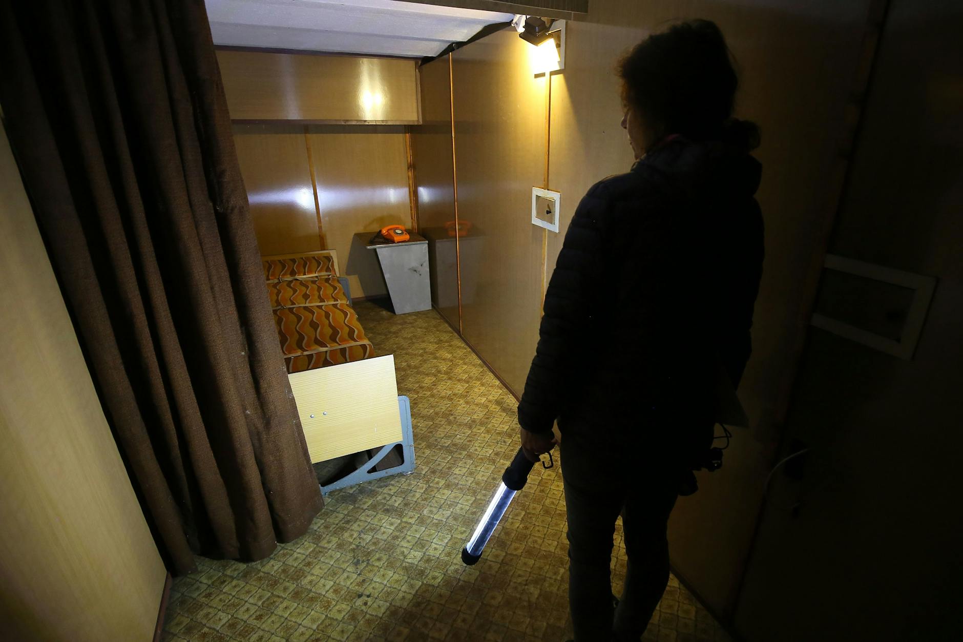 Das unterirdischee Schlafgemach des Stasi-Spionagechefs Markus Wolf im Atombunker bei Berlin.