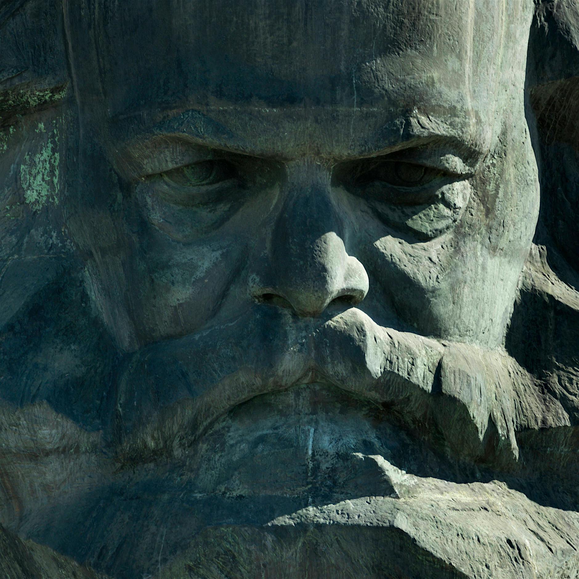 Was MacGyver nicht schaffte: Können Betonkekse oder ein Lurch Chemnitz retten?