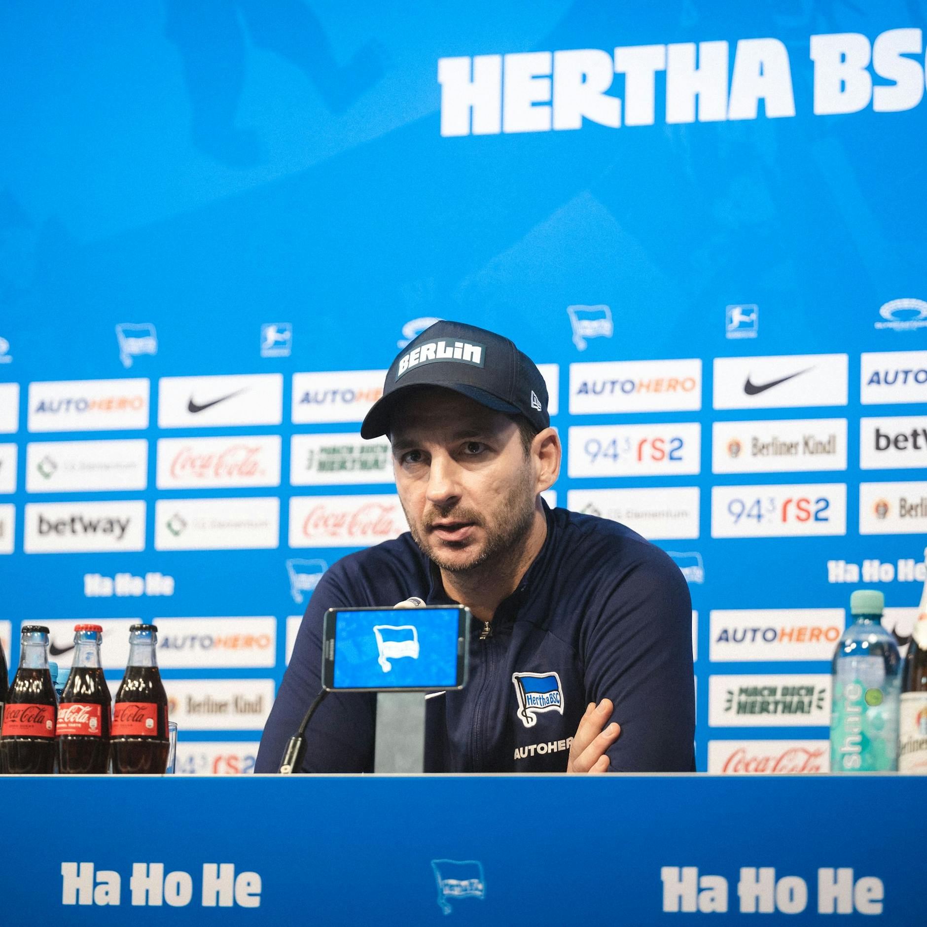 Trainer Sandro Schwarz hat den Glauben an seine Mannschaft nicht verloren. Jetzt verteidigte er sie leidenschaftlich auf der Pressekonferenz.