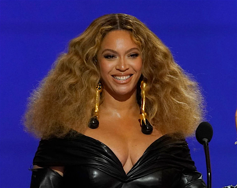 Beyoncé bei den Grammys 2021.