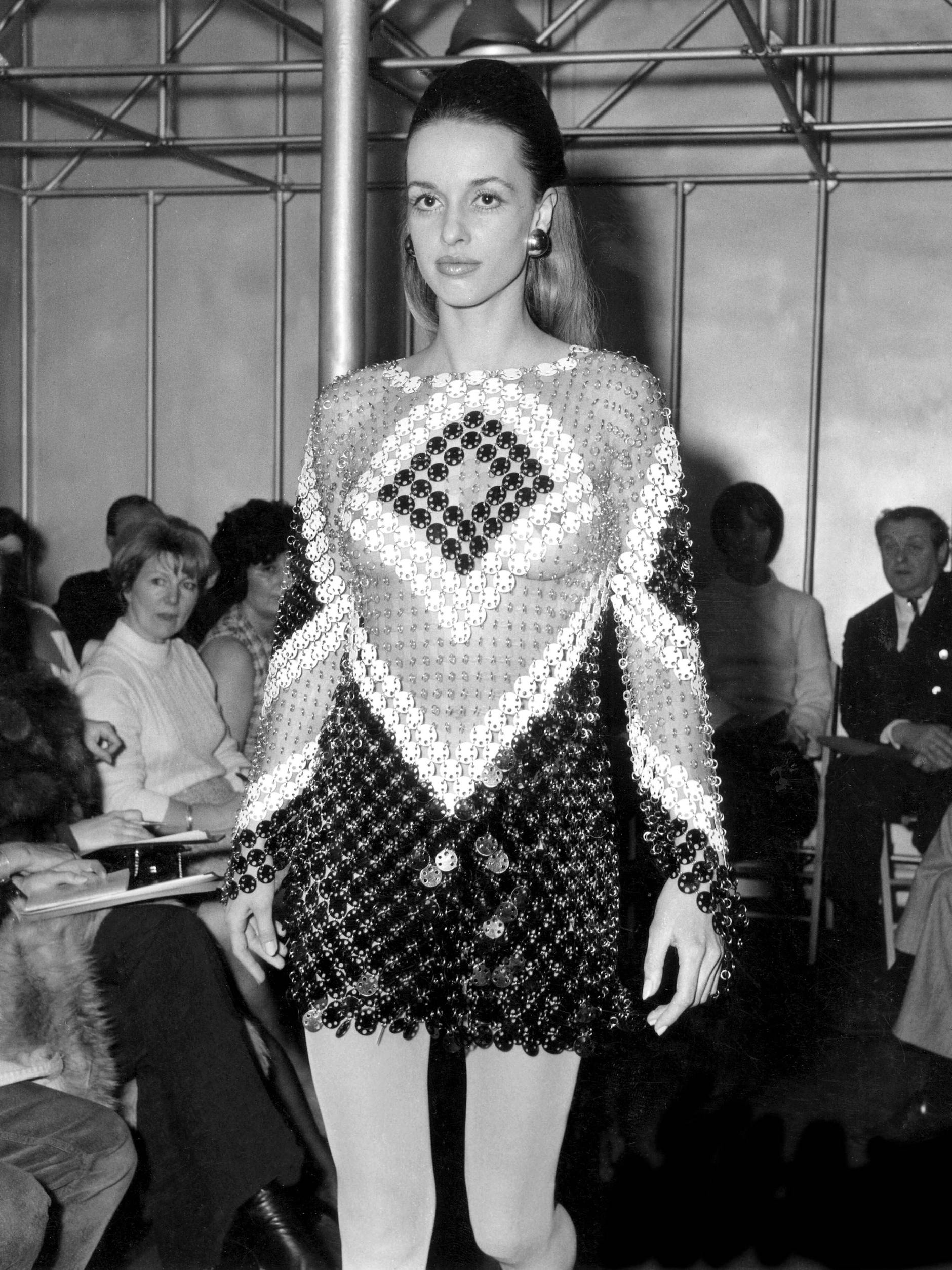 1969: Seine bekanntesten Modelle bestanden aus zahllosen Metallplättchen.