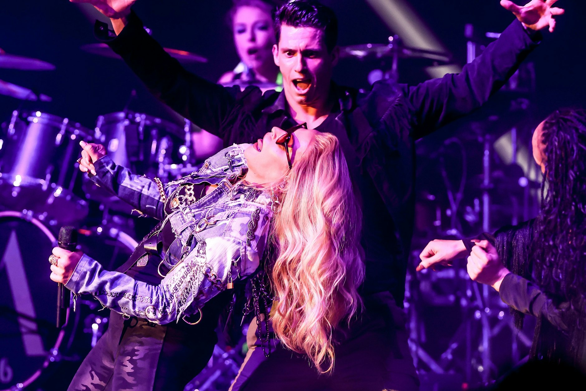 Pfeift auf die Schwerkraft: Anastacia im Admiralspalast.