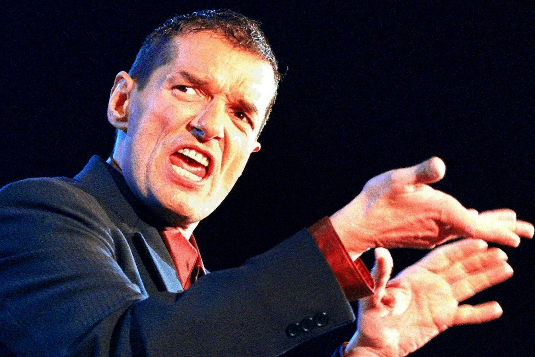 Der österreichische Popstar Falco bei einem Auftritt.