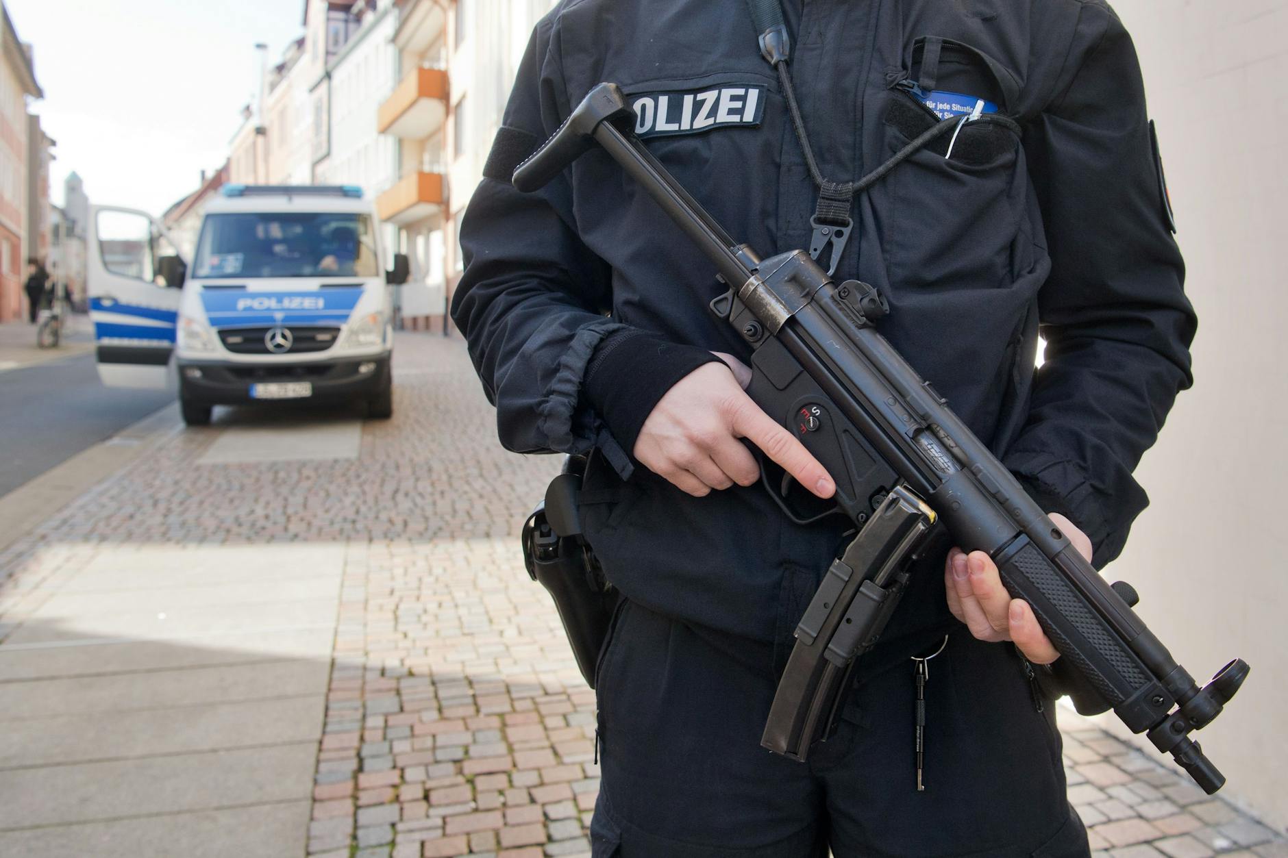 Die Maschinenpistole des Typs MP5 der deutschen Firma Heckler & Koch ist auch zur Abwehr von Schäferhund-Mischlingen geeignet.