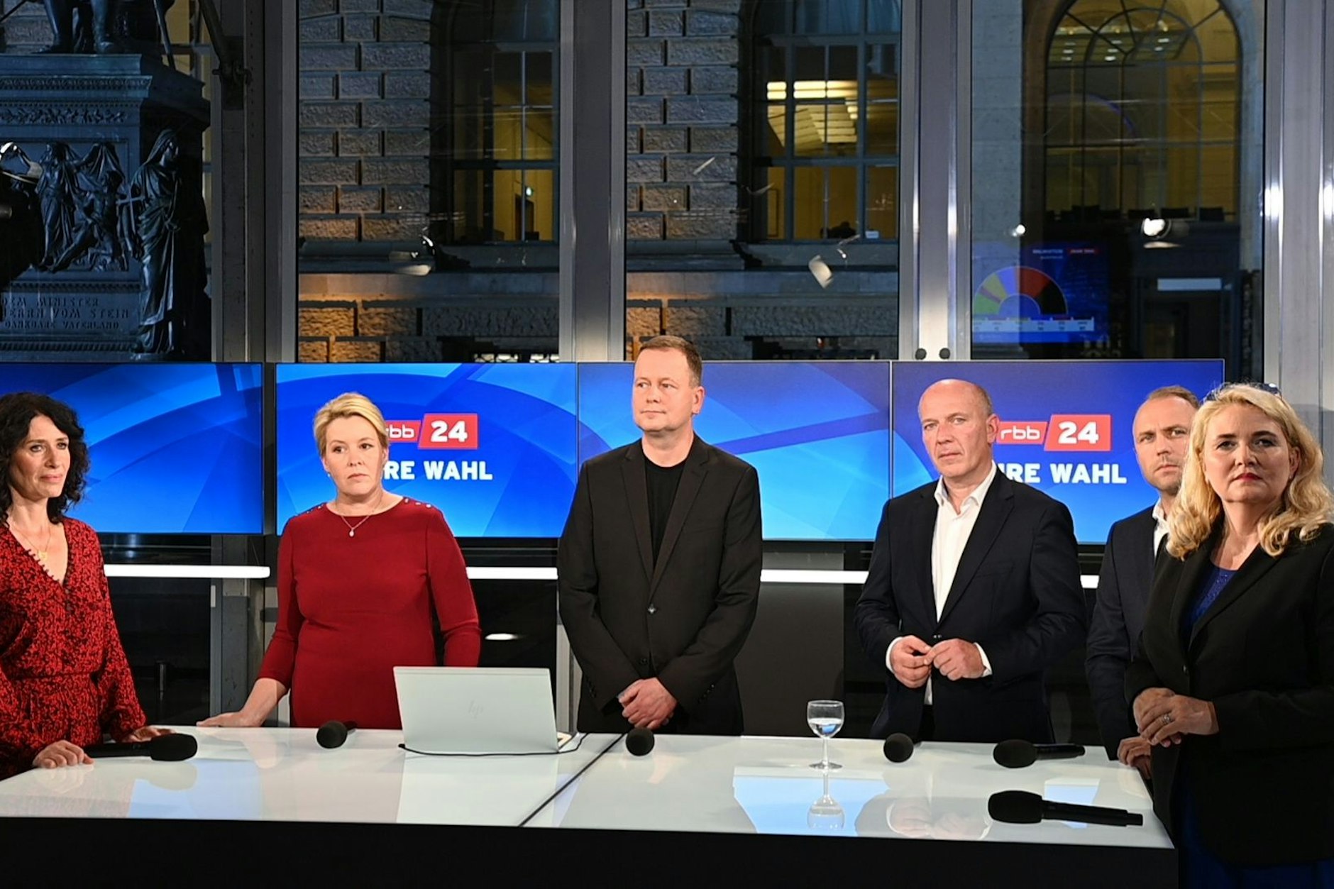 Die Spitzenkandidaten von 2021 sind die von 2023 (v.l.n.r.): Bettina Jarasch (Bündnis 90/Die Grünen), Franziska Giffey (SPD), Klaus Lederer (Die Linke), Kai Wegner (CDU), Sebastian Czaja (FDP) und Kristin Brinker (AfD)
