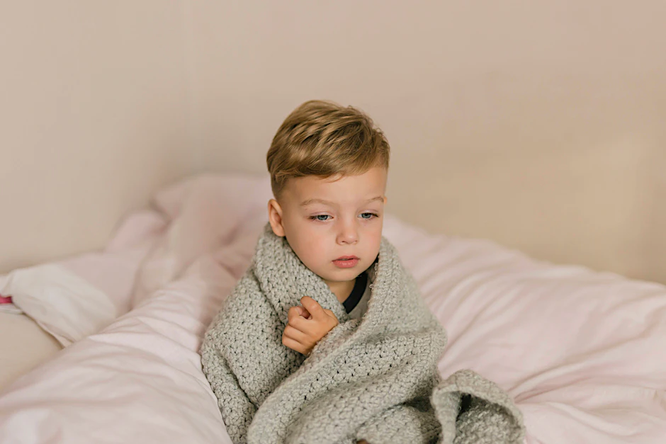 Mandelentzündungen bei Kindern müssen nicht immer mit Antibiotika oder OP behandelt werden – manchmal aber doch.
