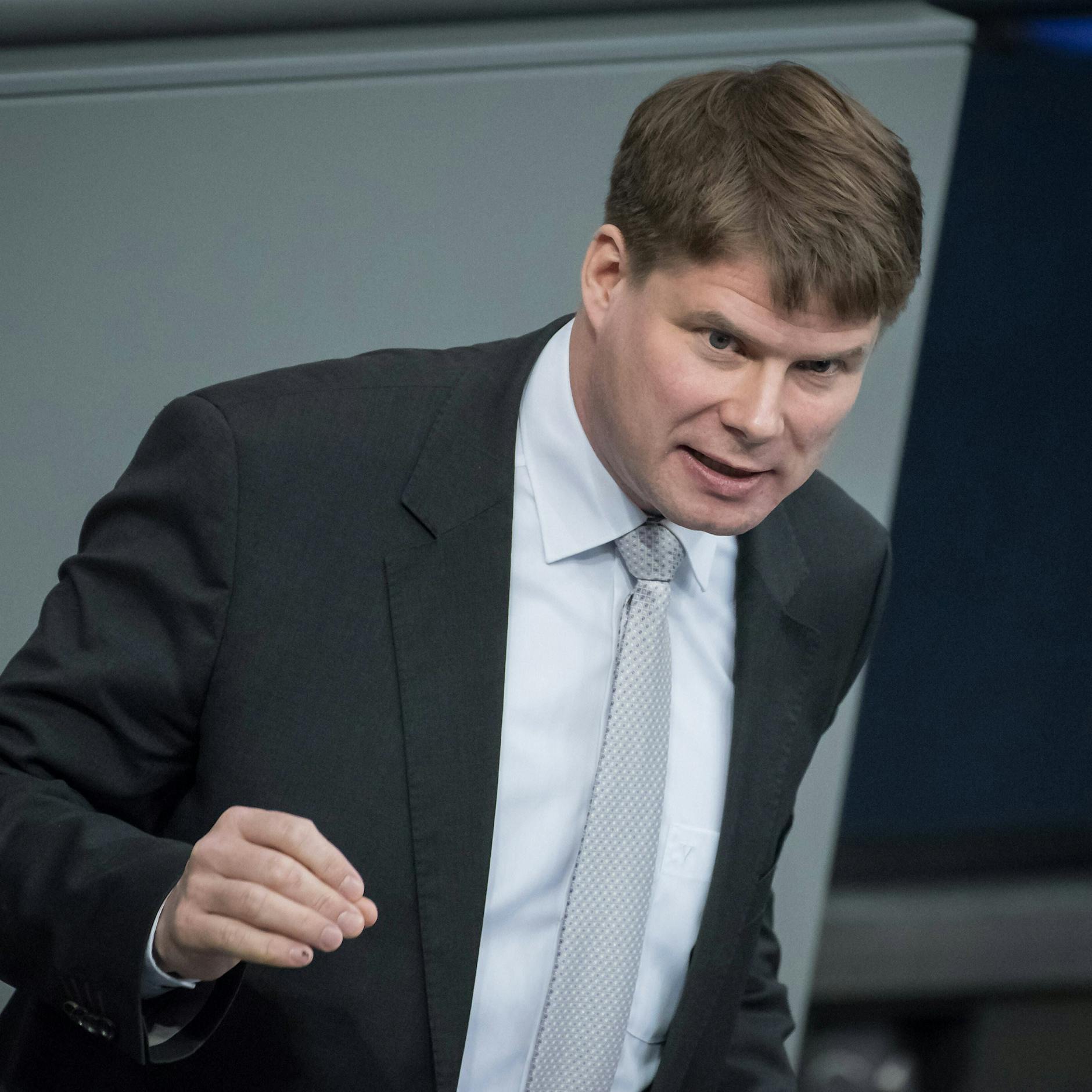 So rechtfertigt sich DIESER Berliner AfD-Abgeordnete für seinen Auftritt in Putins Propaganda-Fernsehshow – und löst doppelten Shitstorm aus