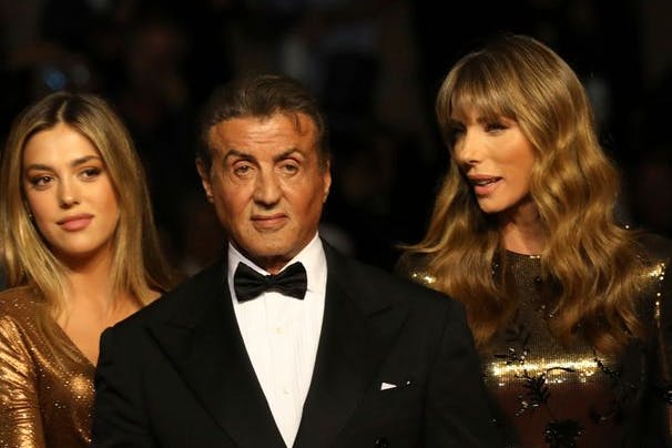 Glamour, ganz ohne Boxhandschuh und Maschinengewehr: Sylvester Stallone und seine Tochter Sistine Rose (l.) und Ehefrau Jennifer Flavin Stallone.