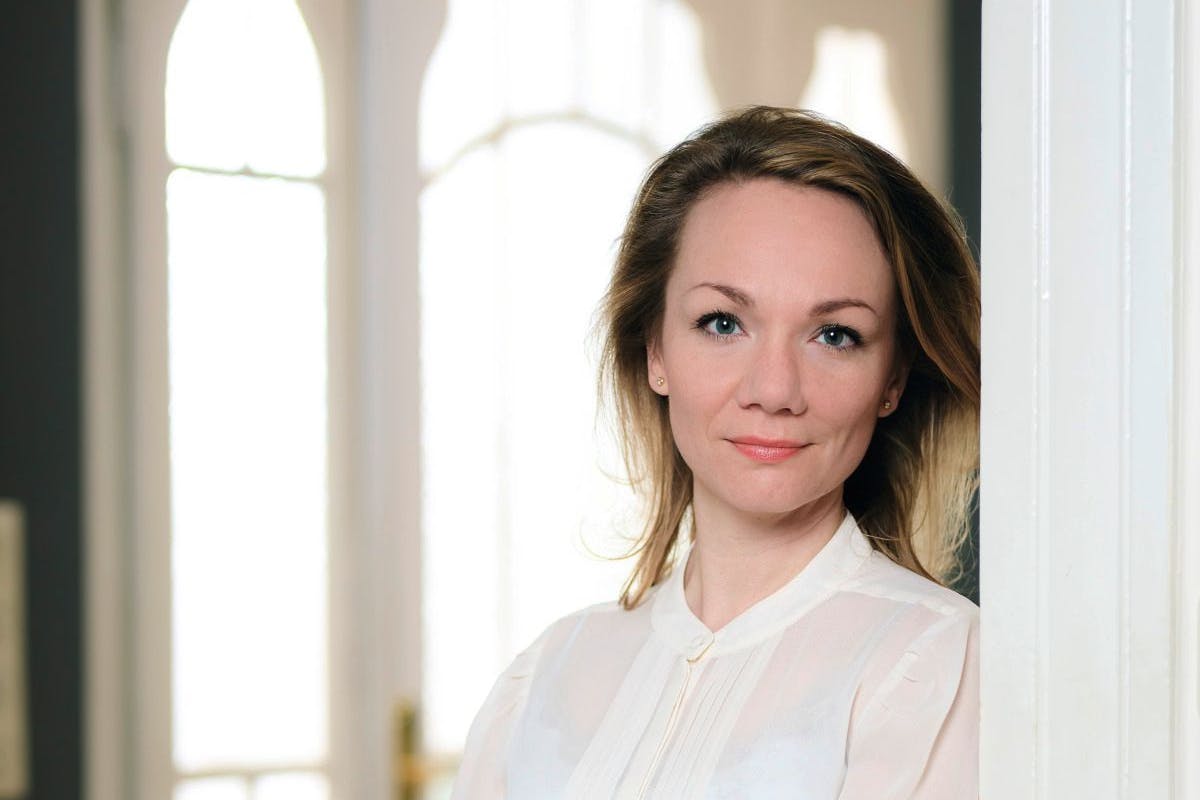 Die Schriftstellerin Sabrina Janesch, einem großen Publikum bekannt geworden durch den Roman „Die goldene Stadt“.