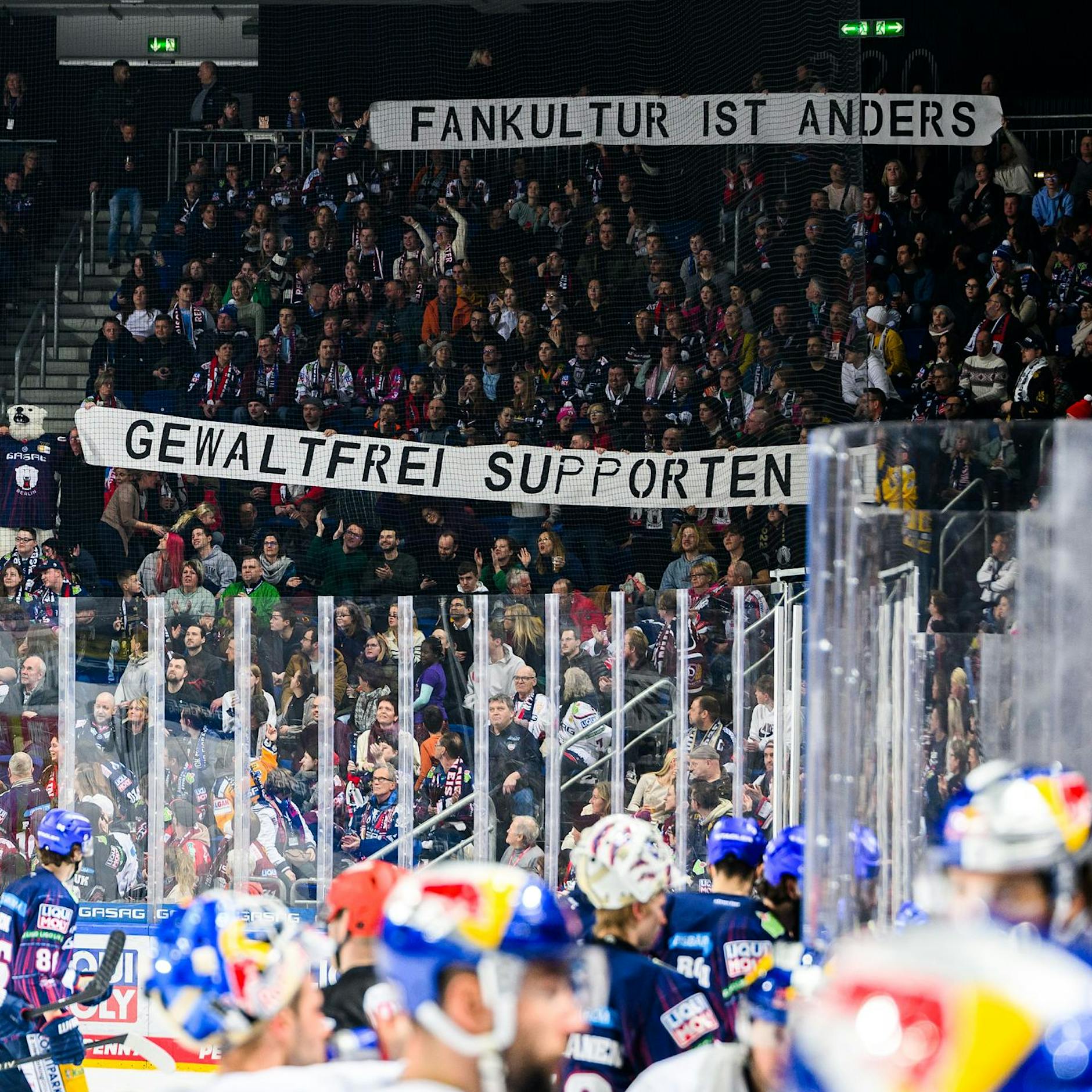 Eisbären Berlin patzen im Kampf um die Play-offs, aber die Fans gewinnen mit toller Aktion gegen aggressive Ultras