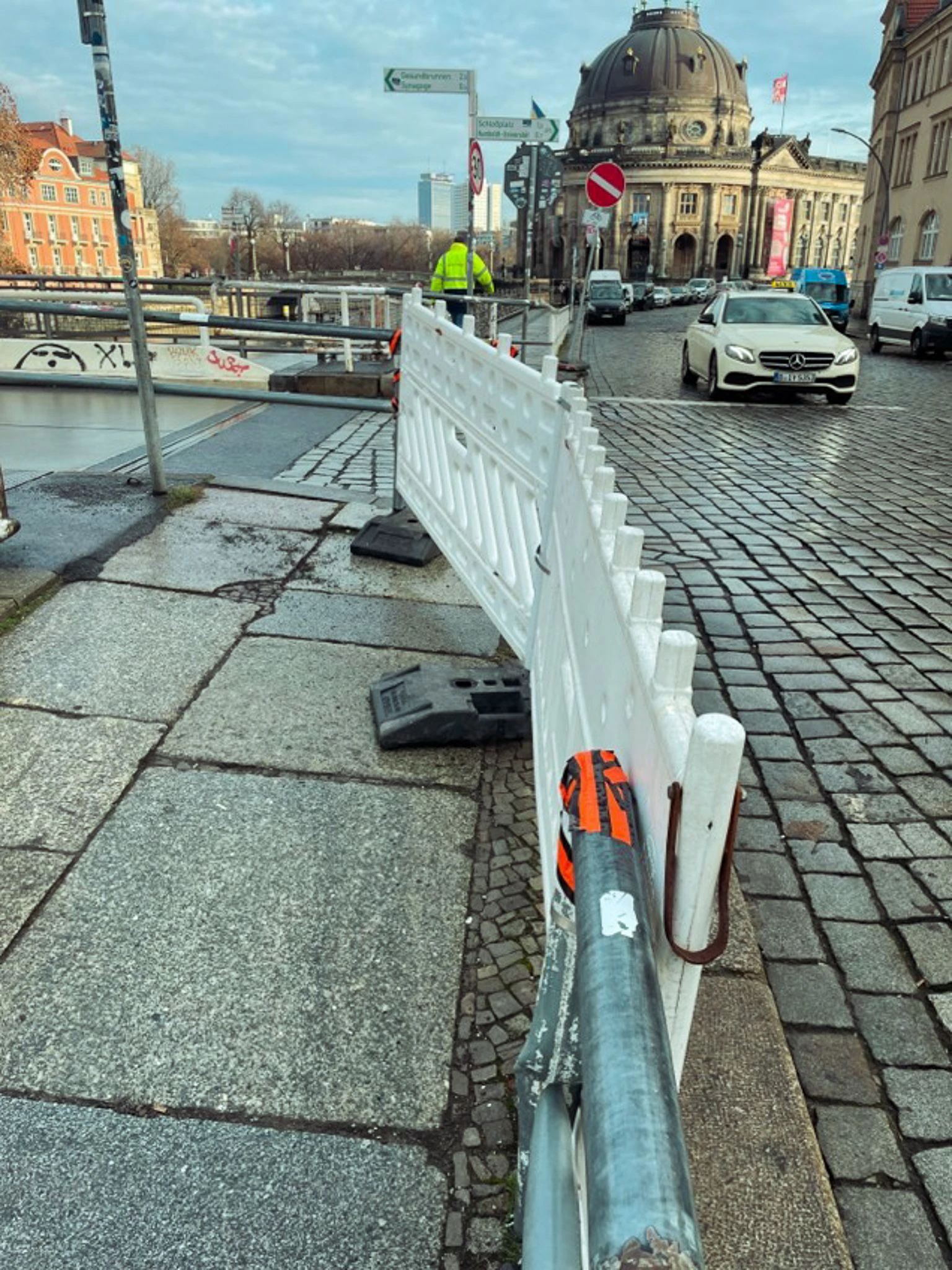Ein kurzer Moment der Hoffnung: Für 24 Tage gab es eine Lücke im ungeliebten Geländer.&nbsp;