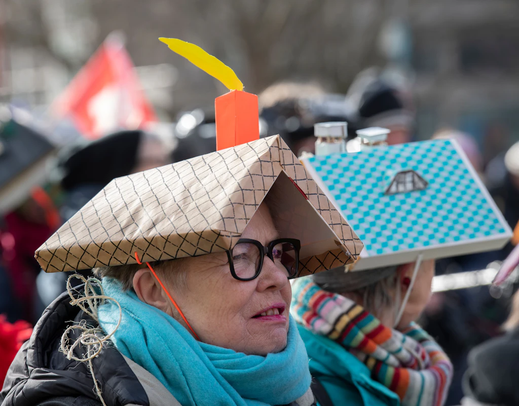 „Karneval der Enteignung“: Hunderte wollen Immobilienlobby aus Berlin vertreiben