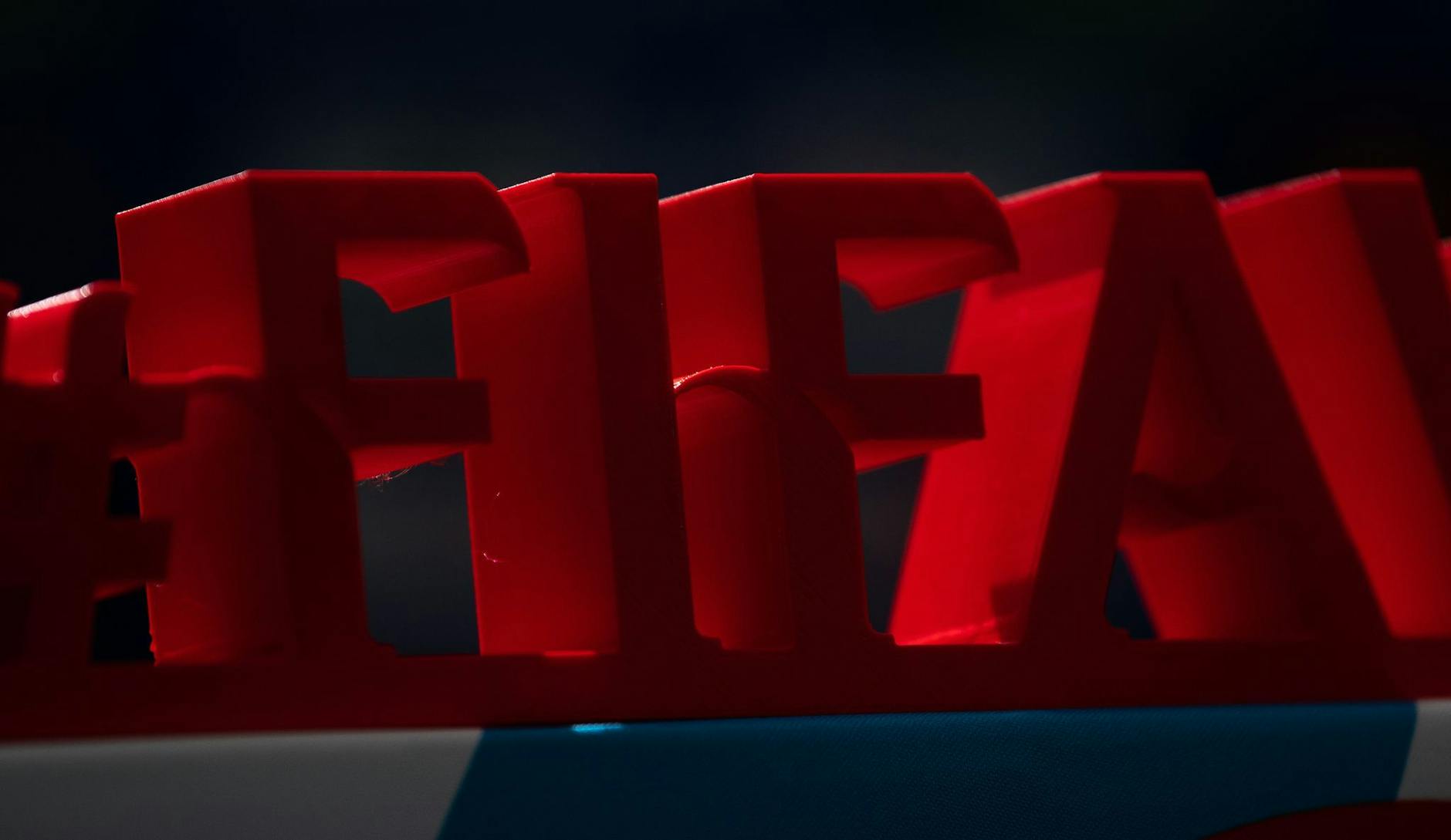 ARCHIV - Die FIFA schreibt die TV-Rechte für die WM der Fußballerinnen aus.