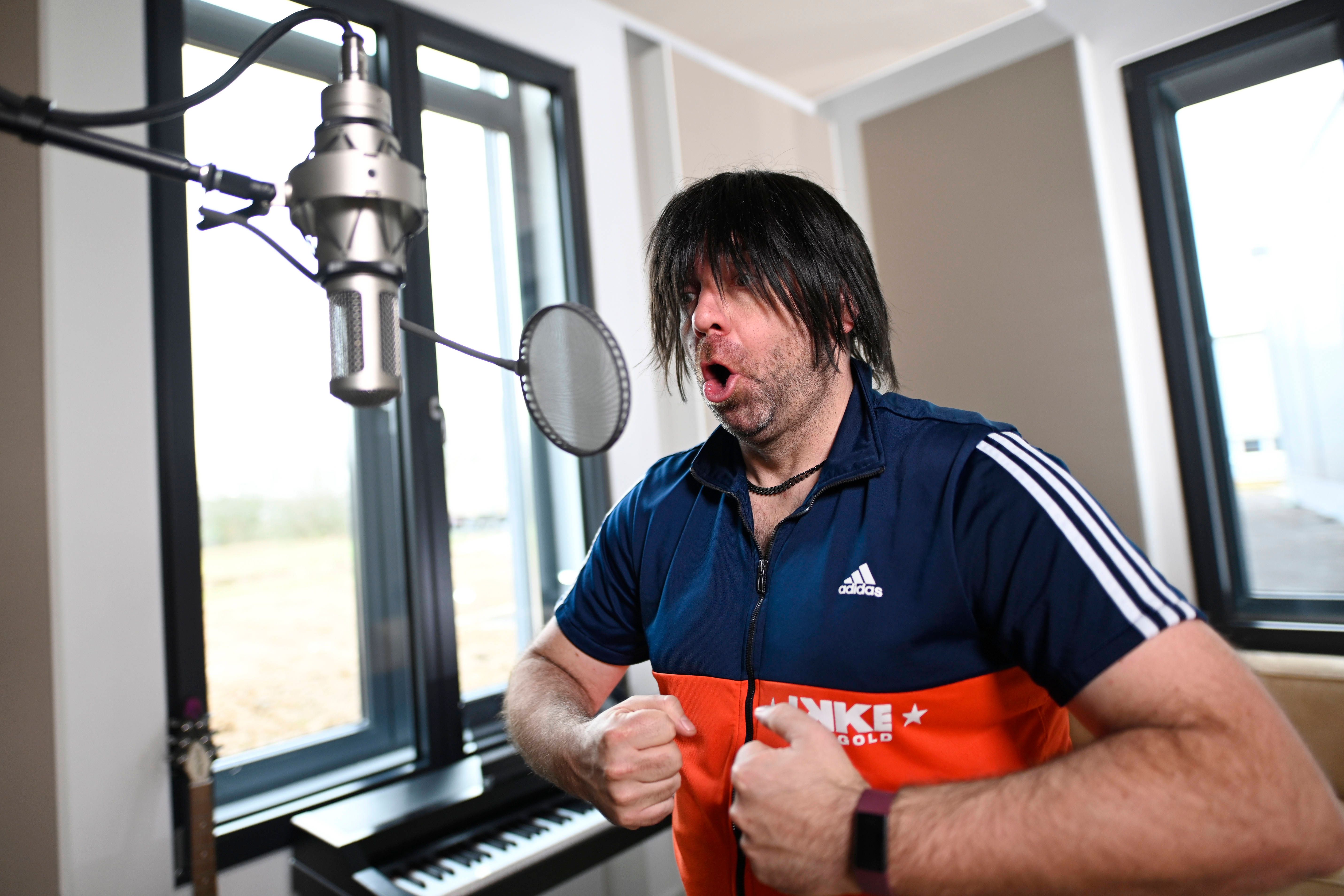 Image - Klares TikTok-Voting: Ikke Hüftgold ist beim deutschen ESC-Vorentscheid dabei. DAS singt der „Layla“-Produzent!