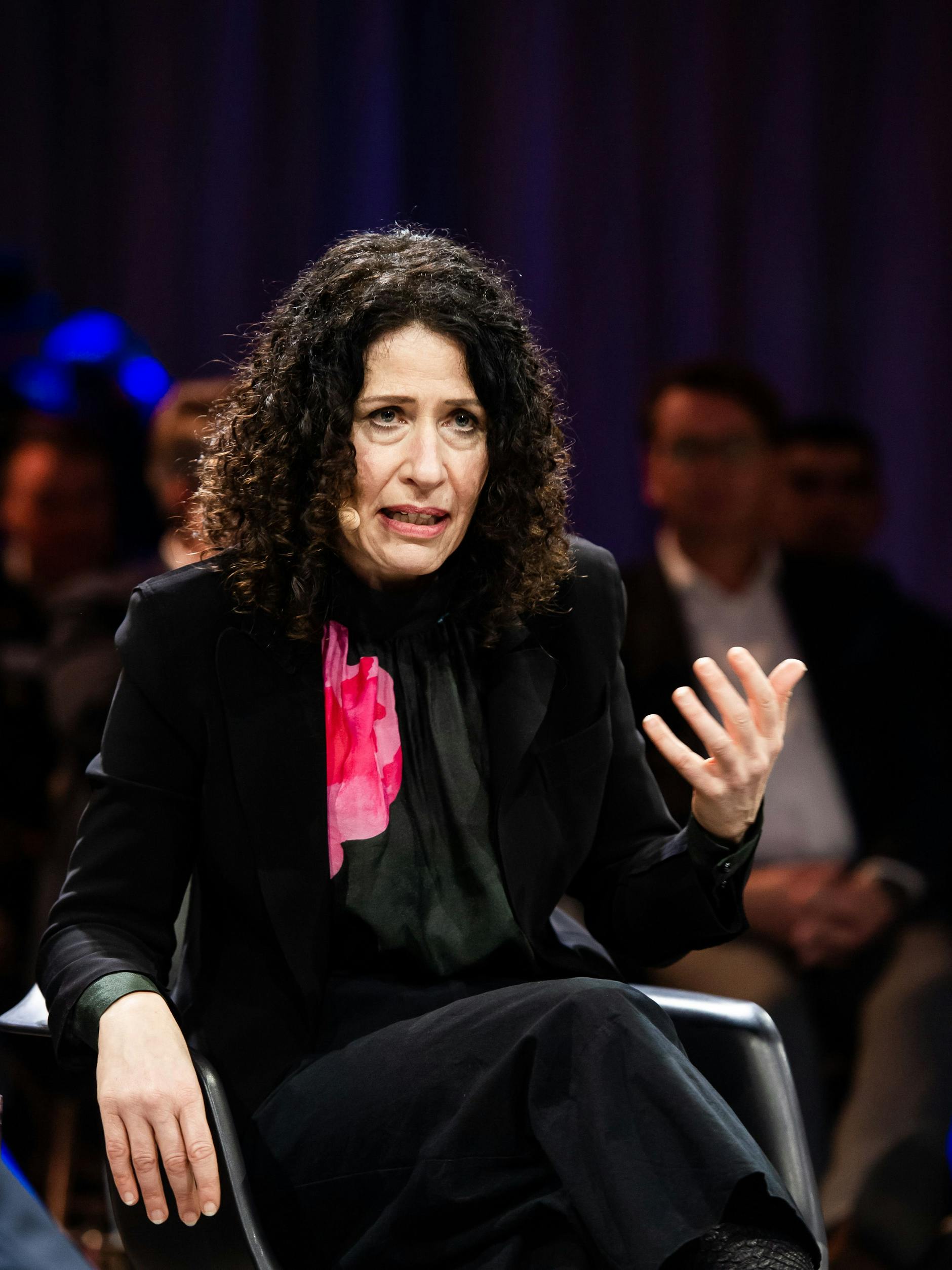 Bettina Jarasch während einer Podiumsdiskussion
