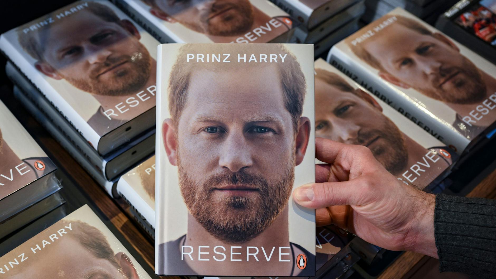 Prinz Harrys Biografie erschien auch in Deutschland, sorgte weltweit für Schlagzeilen.