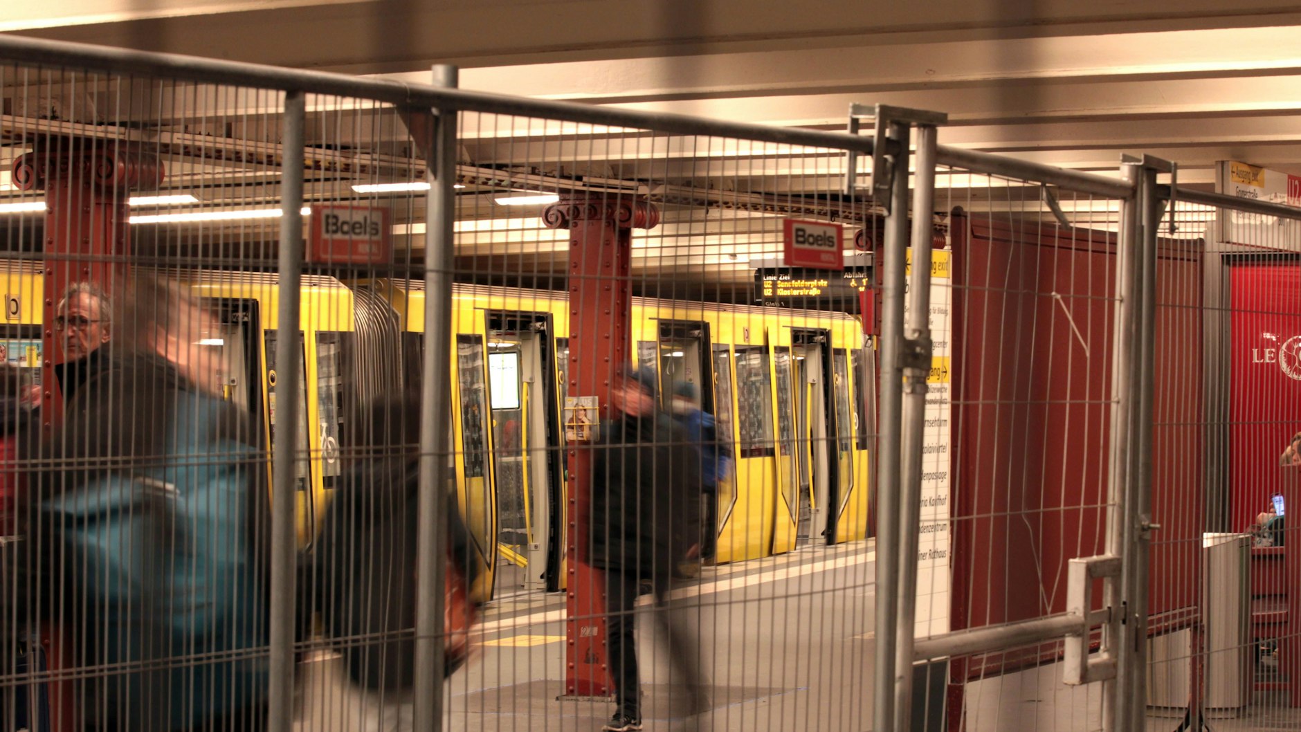 U2-Chaos am Alex seit Oktober: Alle 15 Minuten fährt nur eine Bahn zwischen Klosterstraße und Senefelder Platz hin und her.