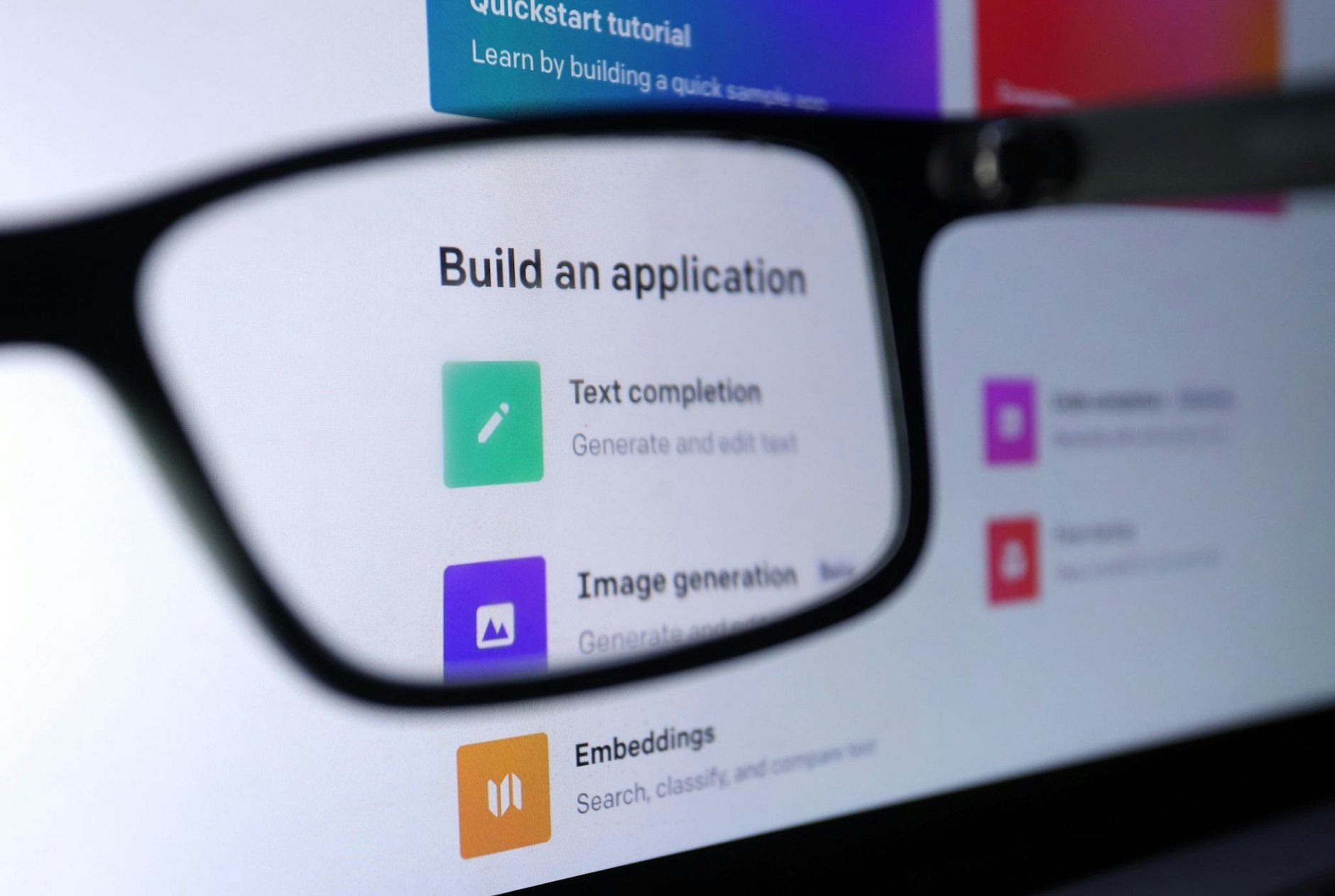 ARCHIV - Die Homepage von ChatGPT. Künstliche Intelligenz, die Glückwunschkarten, Gedichte oder Sachtexte schreibt - und dabei verblüffend menschlich klingt.  