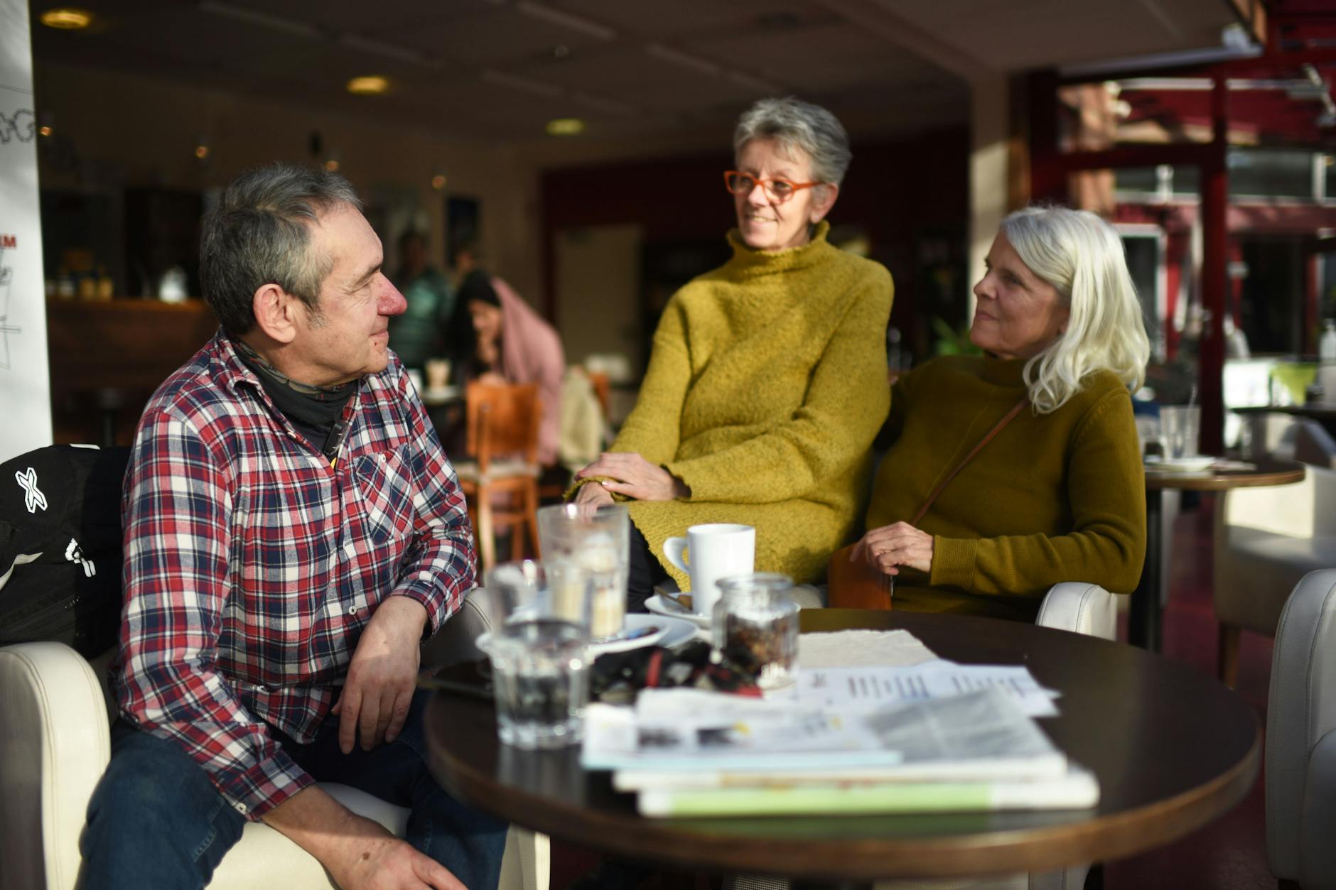 Besucher im Café VLNR:
Detlef, Birgit und Barbara.
