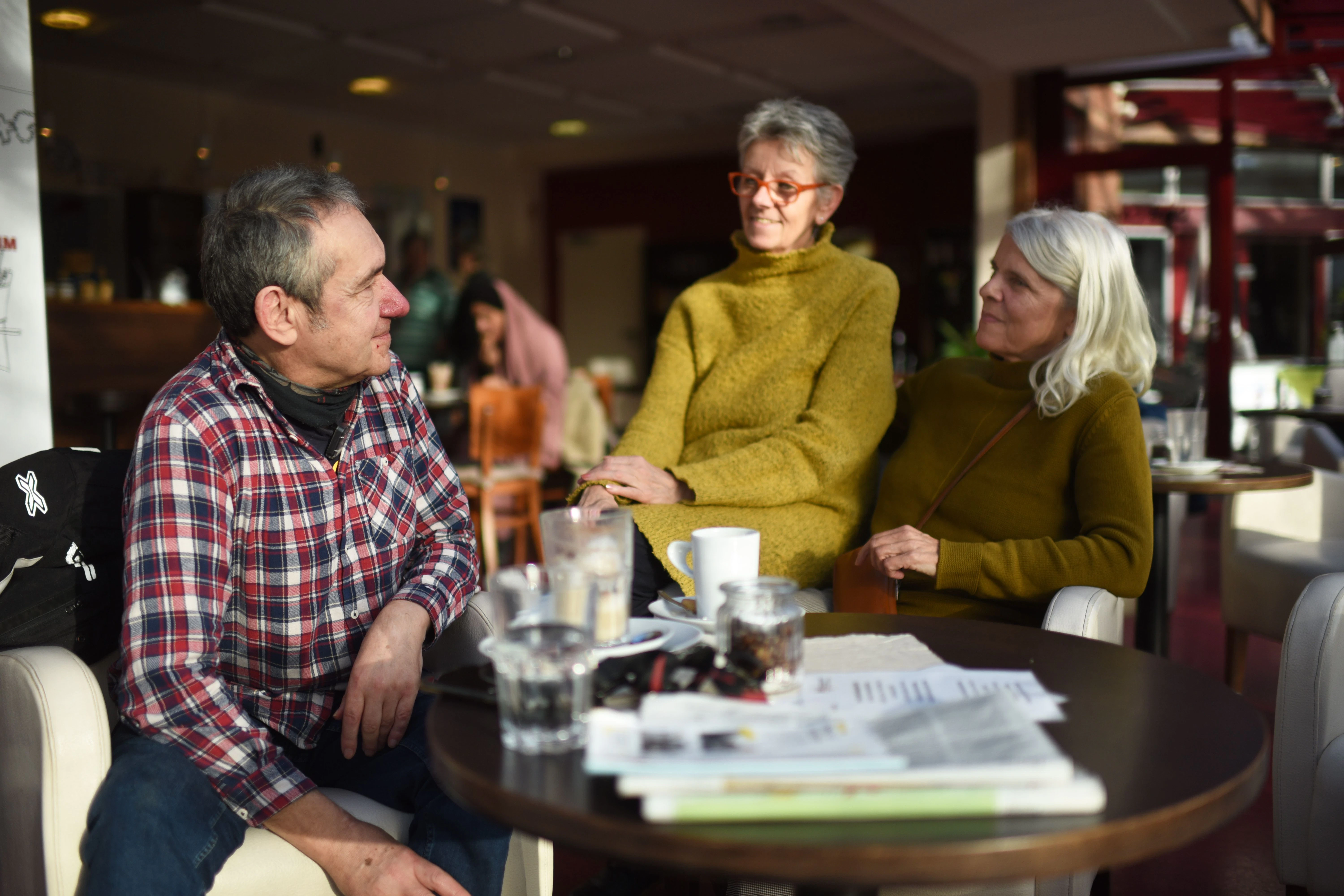 Besucher im Café VLNR:
              Detlef, Birgit und Barbara.