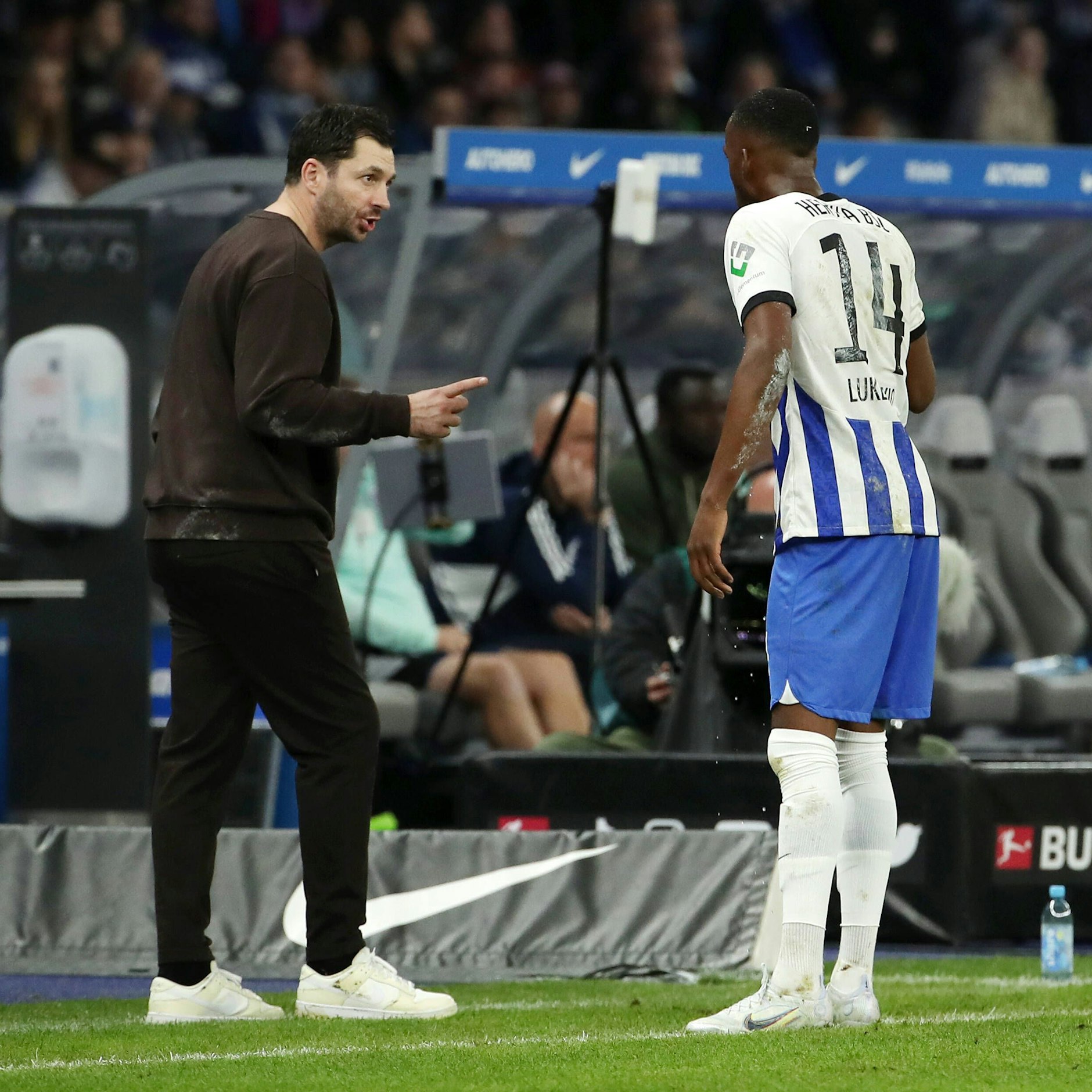 Harte Ansagen gab es von Herthas Trainer Schwarz genug. In Frankfurt wurde Lukebakio zur Pause ausgewechselt.